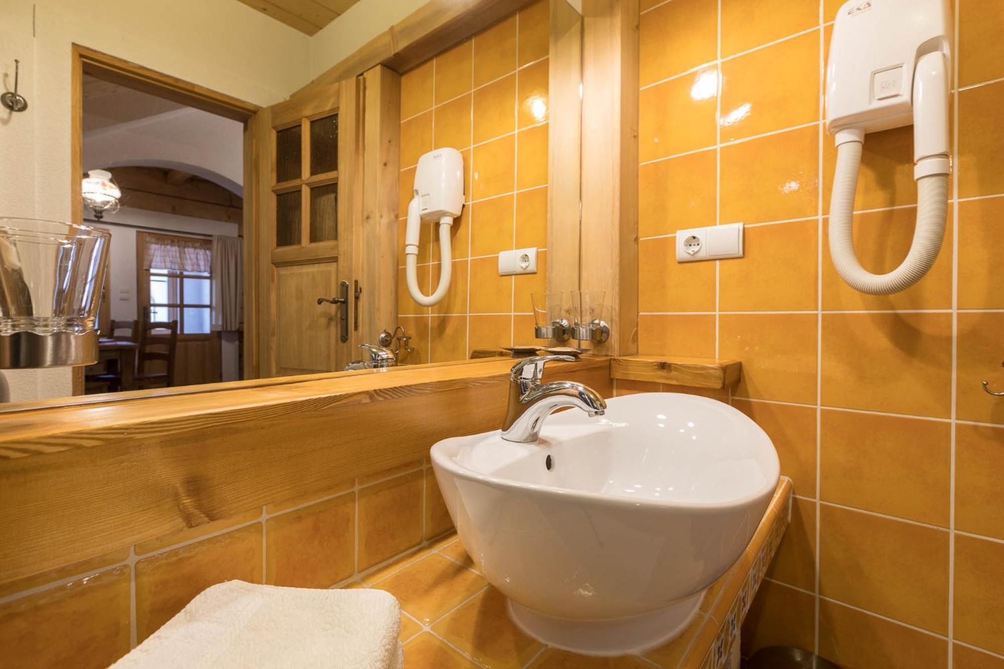 Family Deluxe Apartment - Photo 9