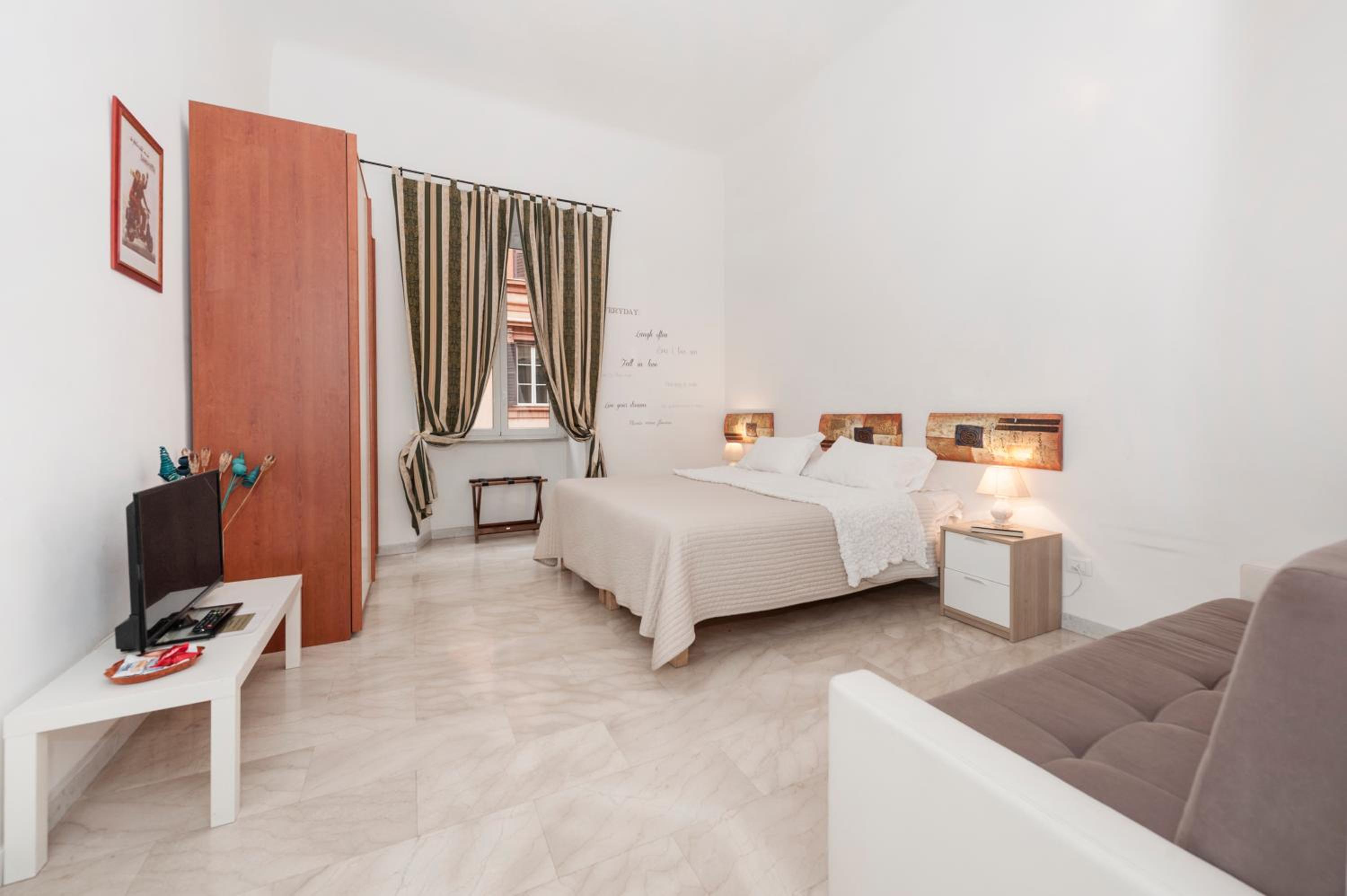 Large Double or Twin Room photo 1