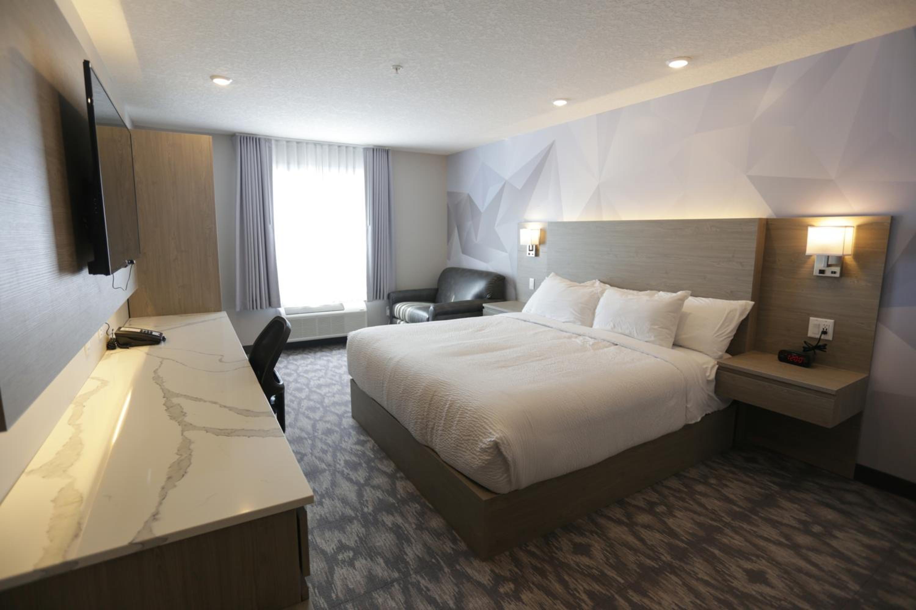 King Room - Non-Smoking photo 3
