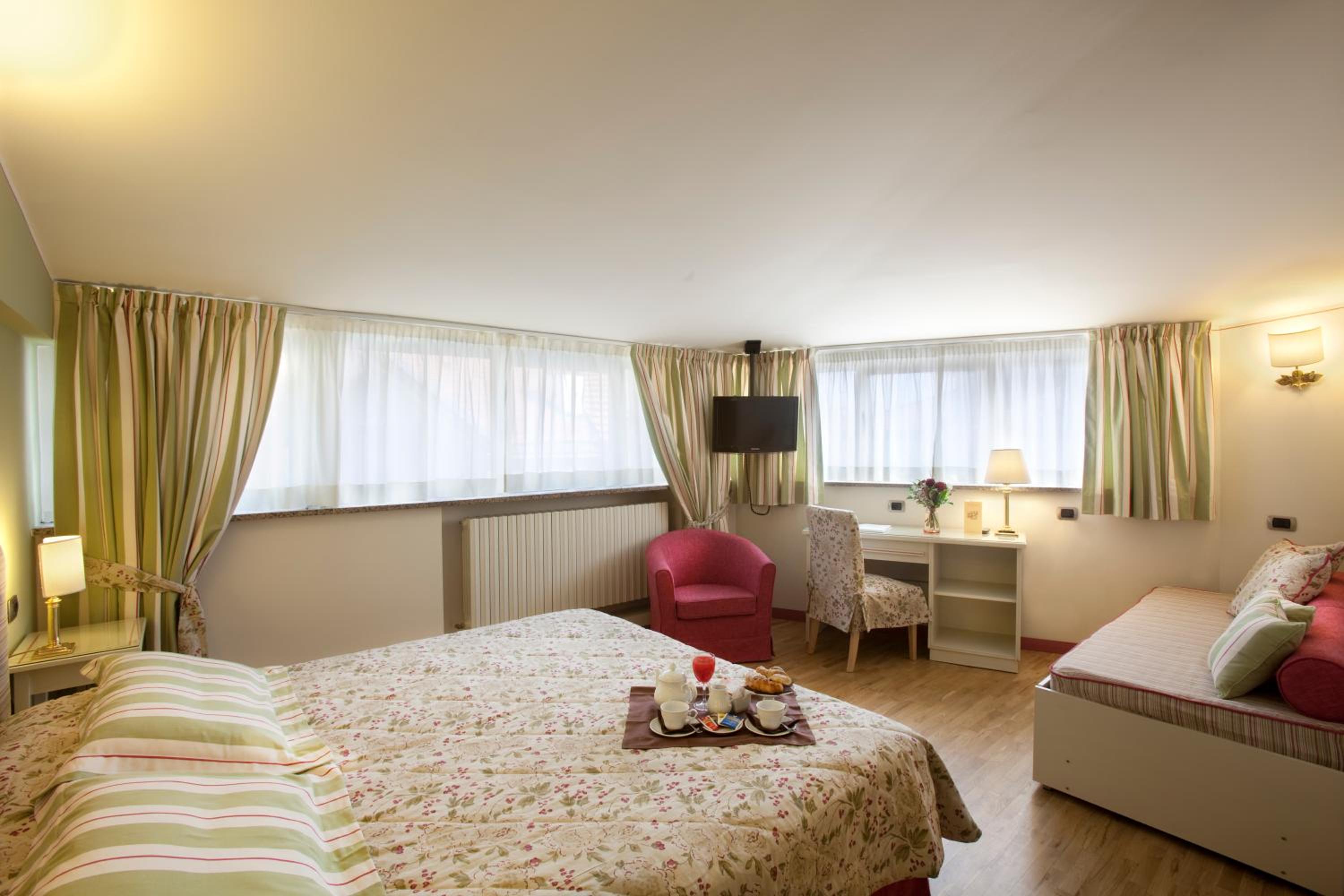 Double Room - Photo 13