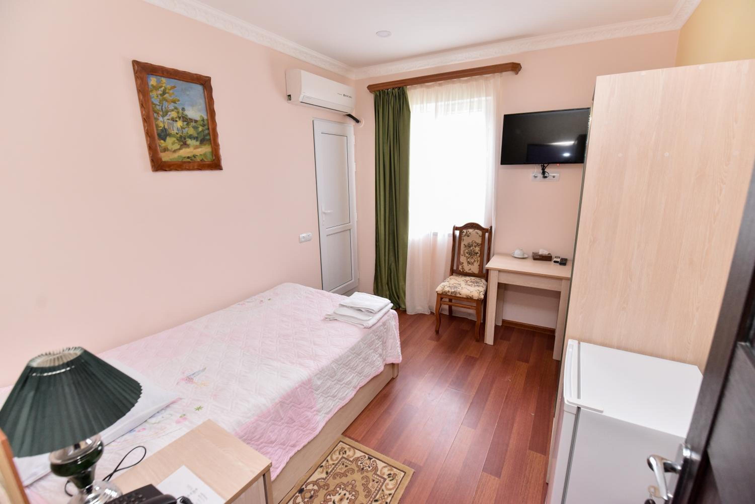 Single Room photo 2
