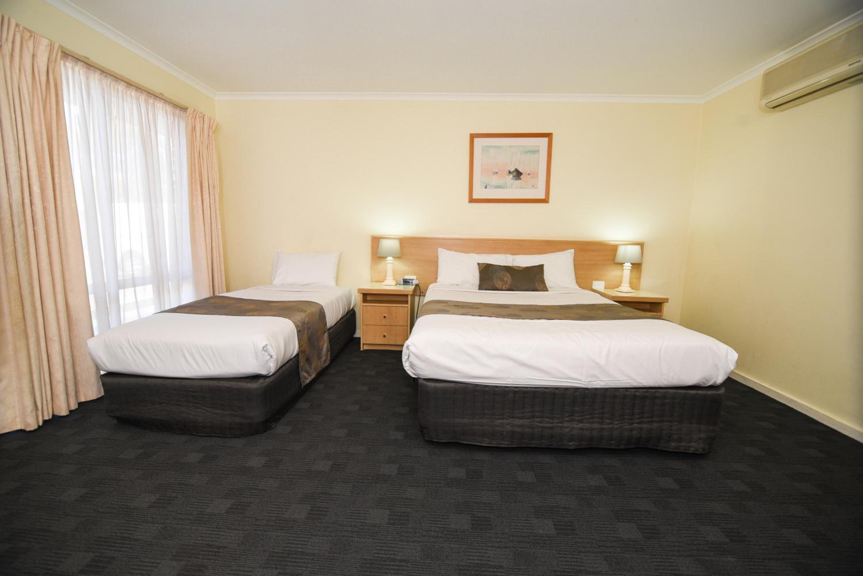Standard Twin Room - Photo 5