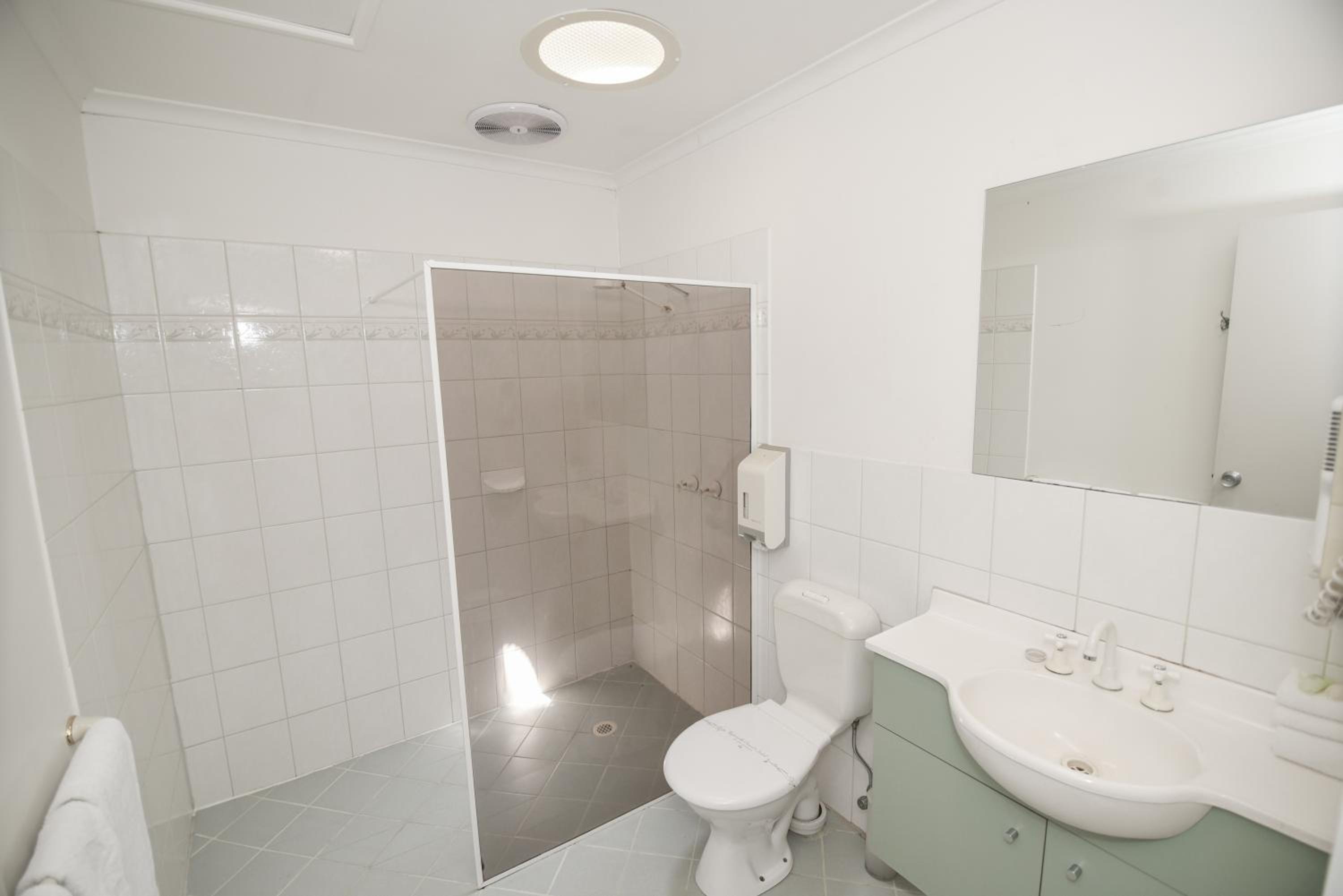 Standard Queen Room - Photo 6