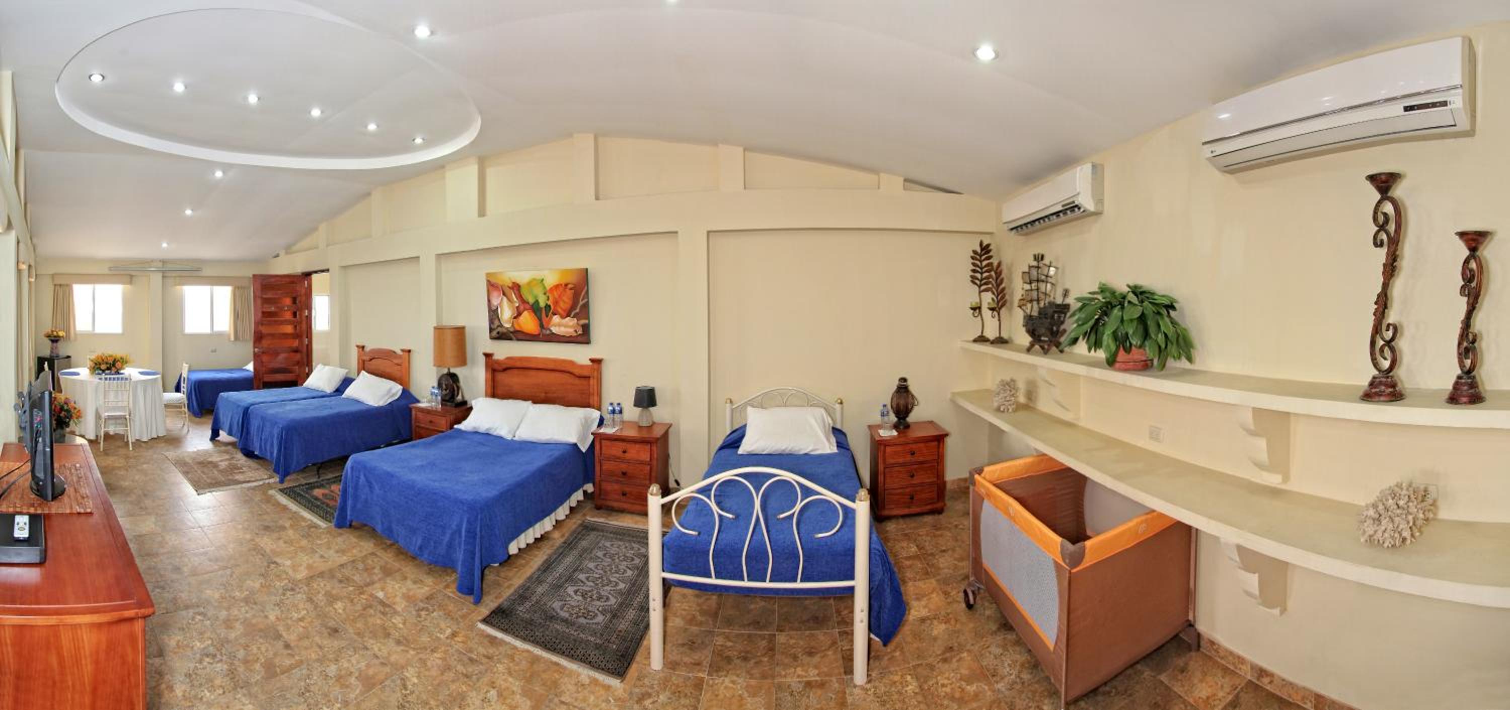 Family Room with Terrace photo 2