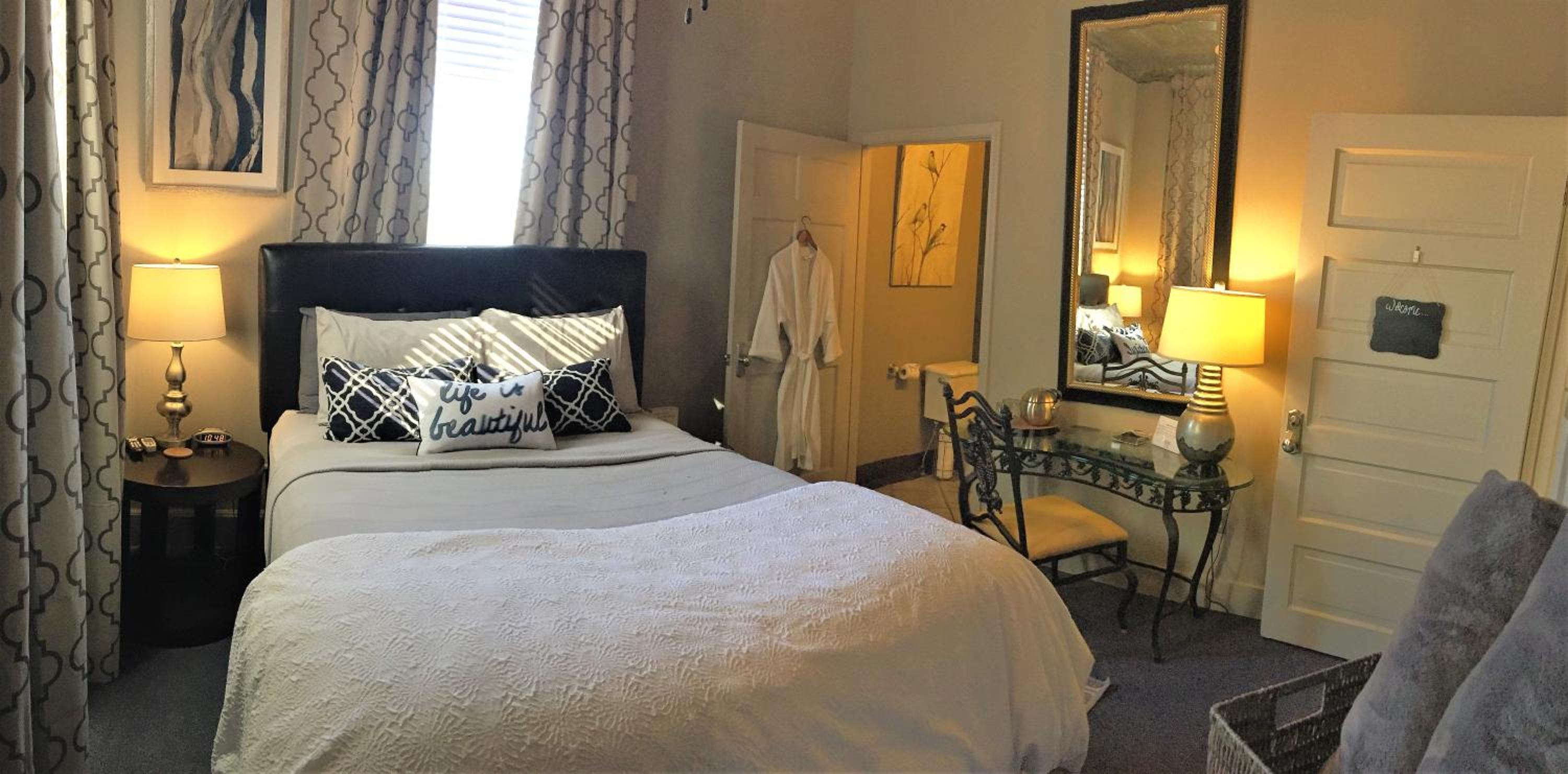 Queen Suite photo 2