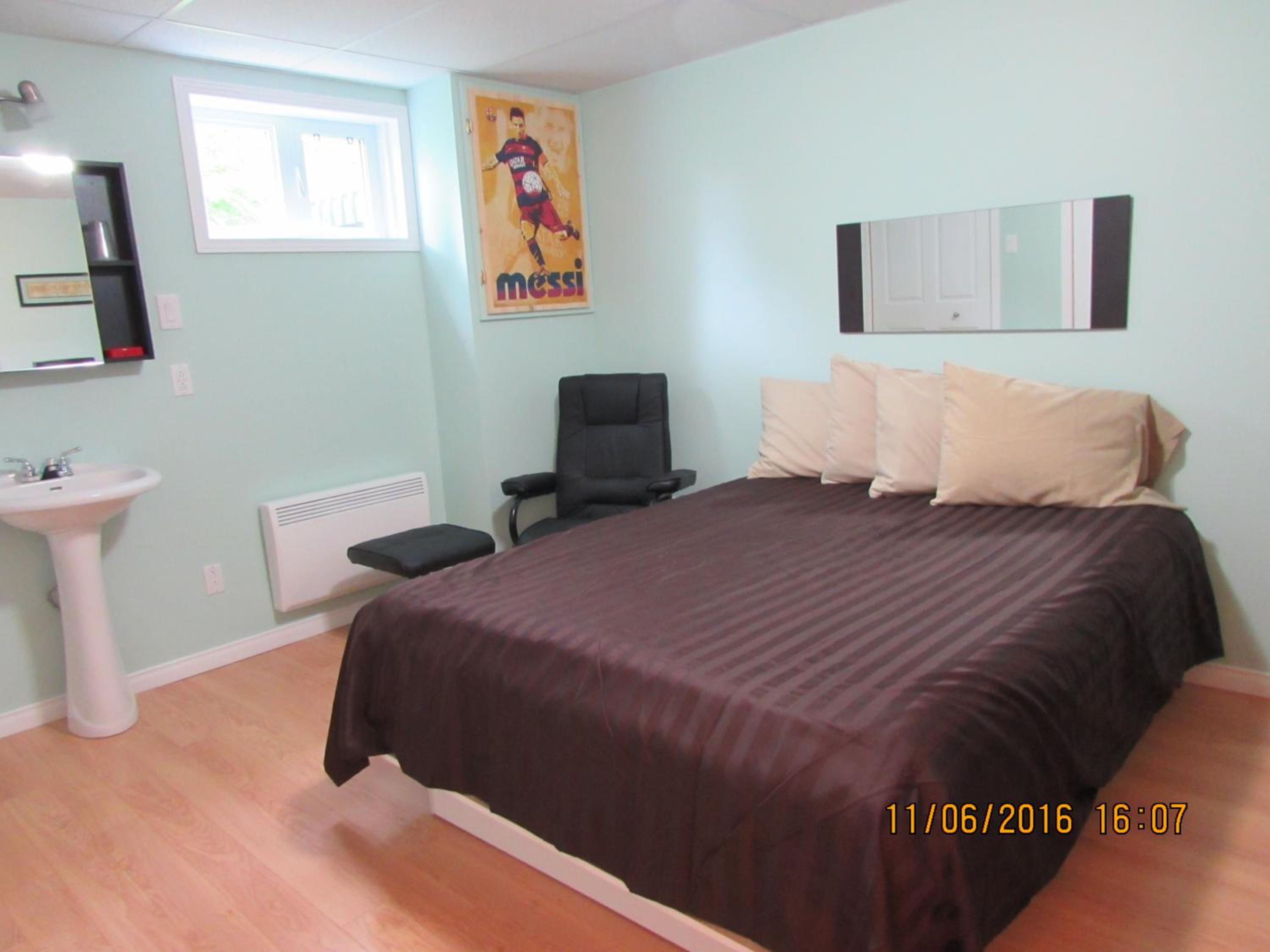 Queen Room photo 1