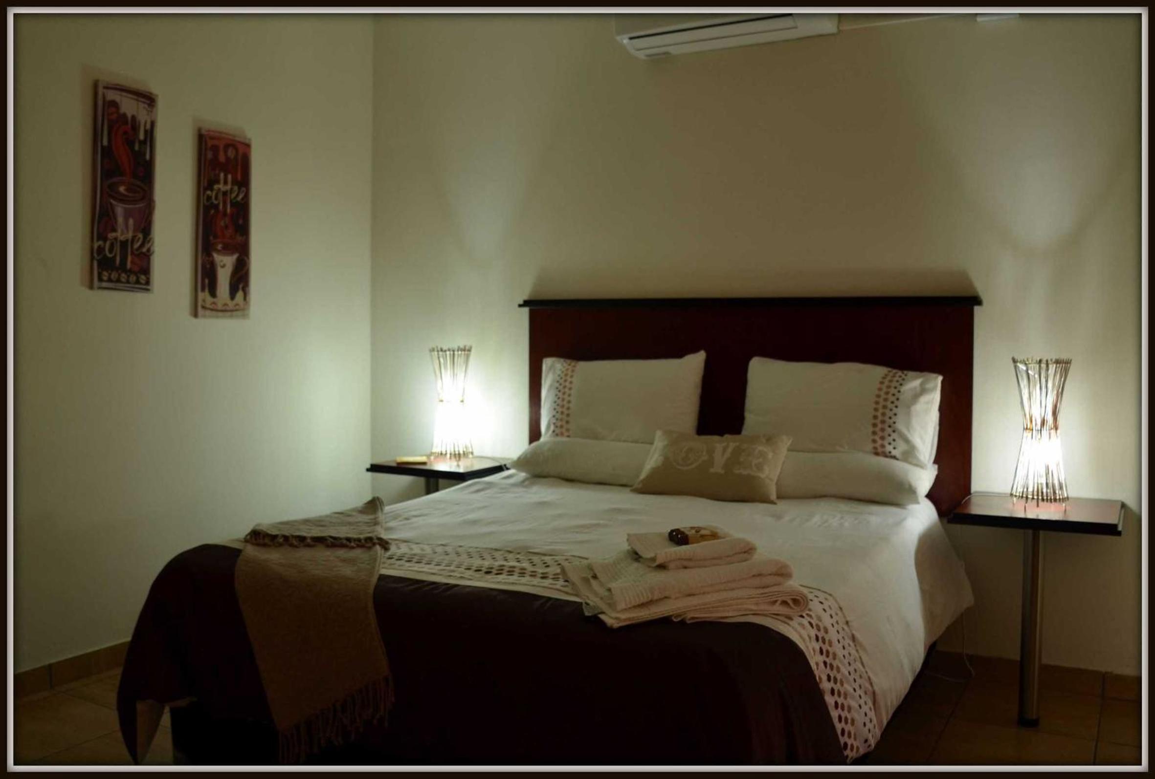 Queen Room with Garden View - Photo 2