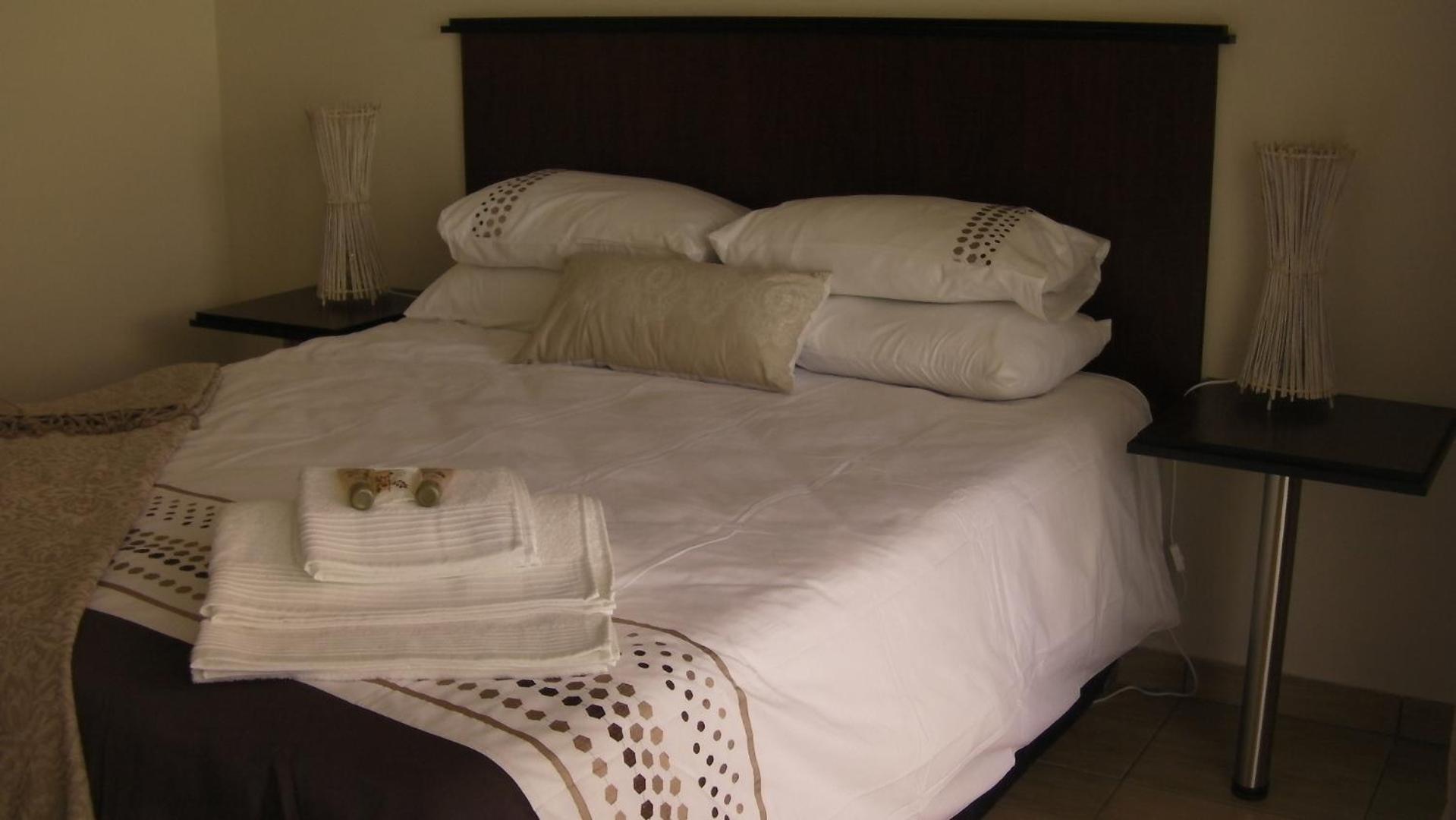 Queen Room with Garden View - Photo 1