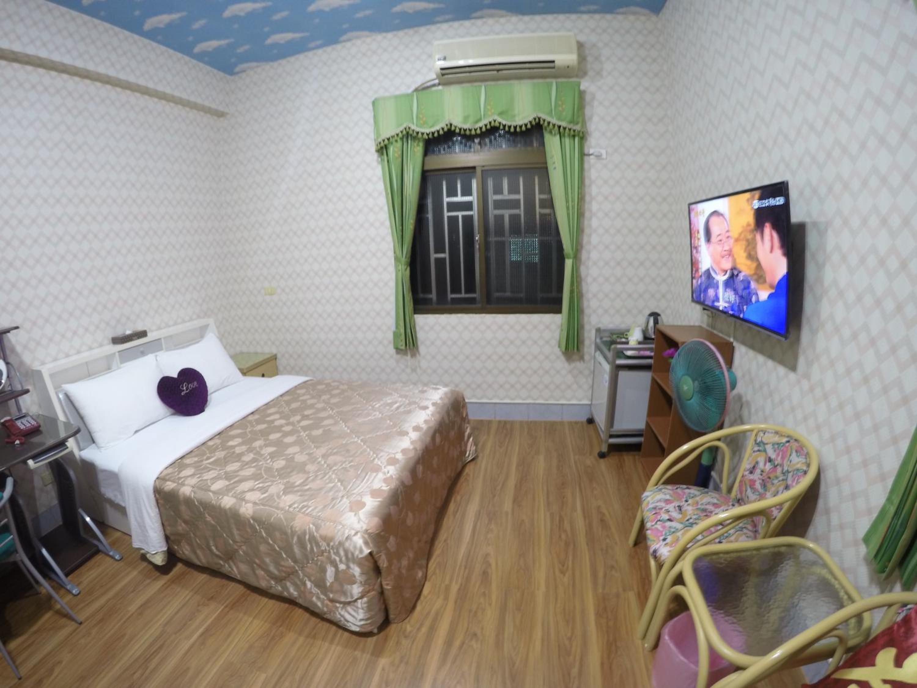 Standard Double Room with Shared Bathroom