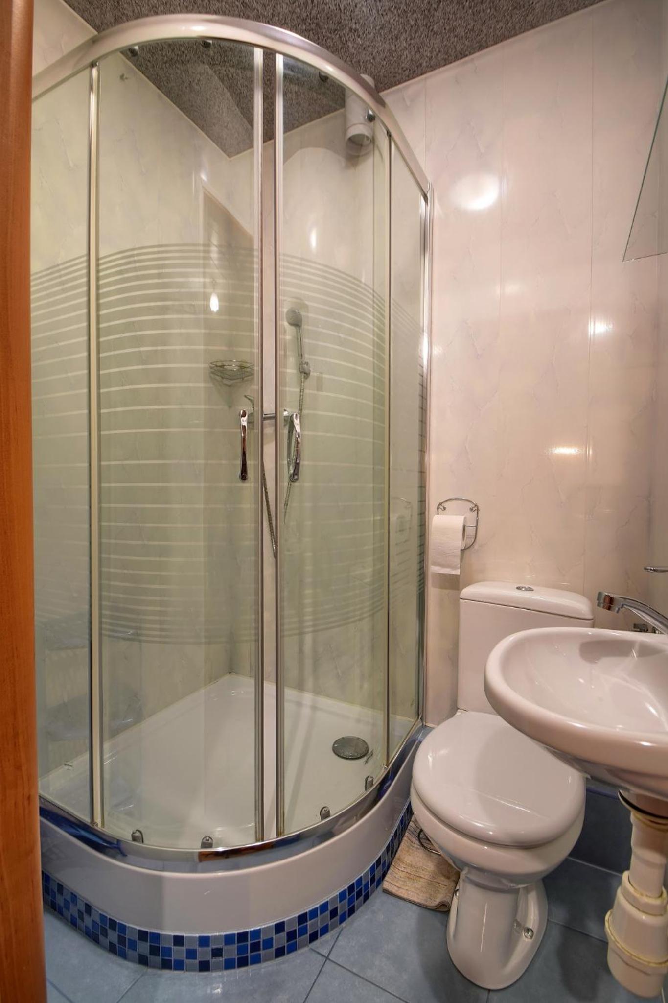 Triple Room with Private Bathroom photo 3