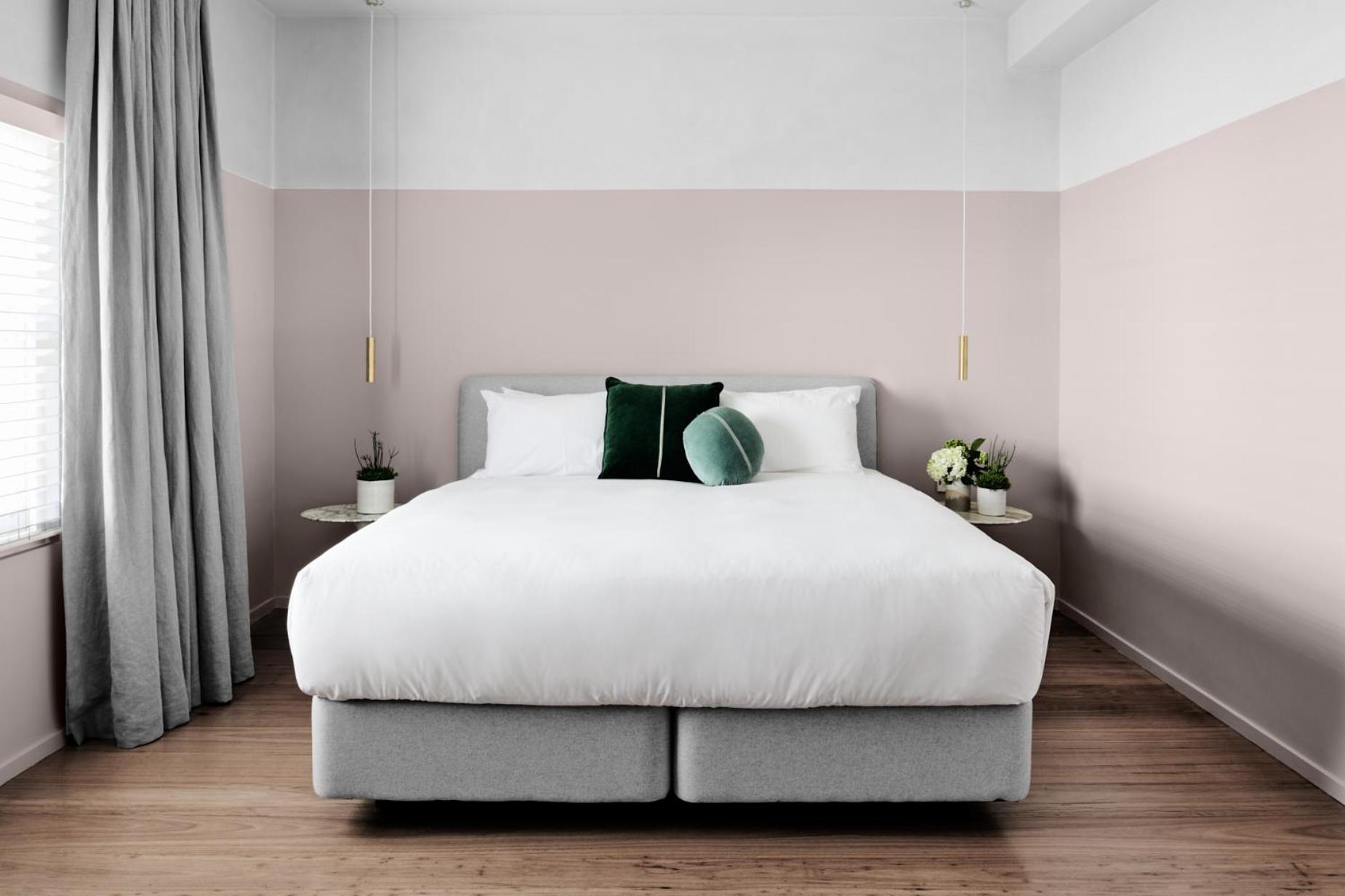 Deluxe Queen Room - Photo 8