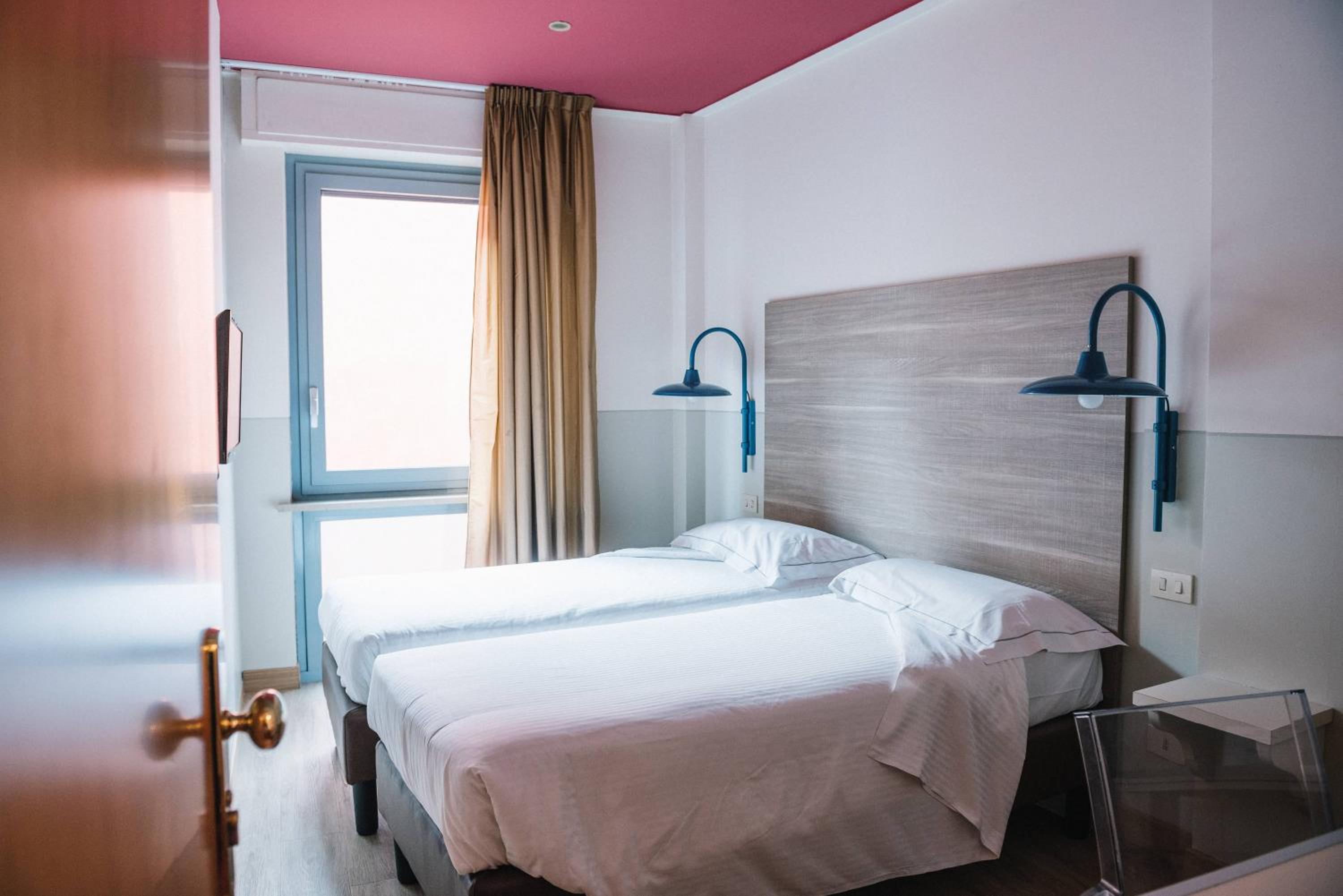 Double or Twin Room - Photo 4