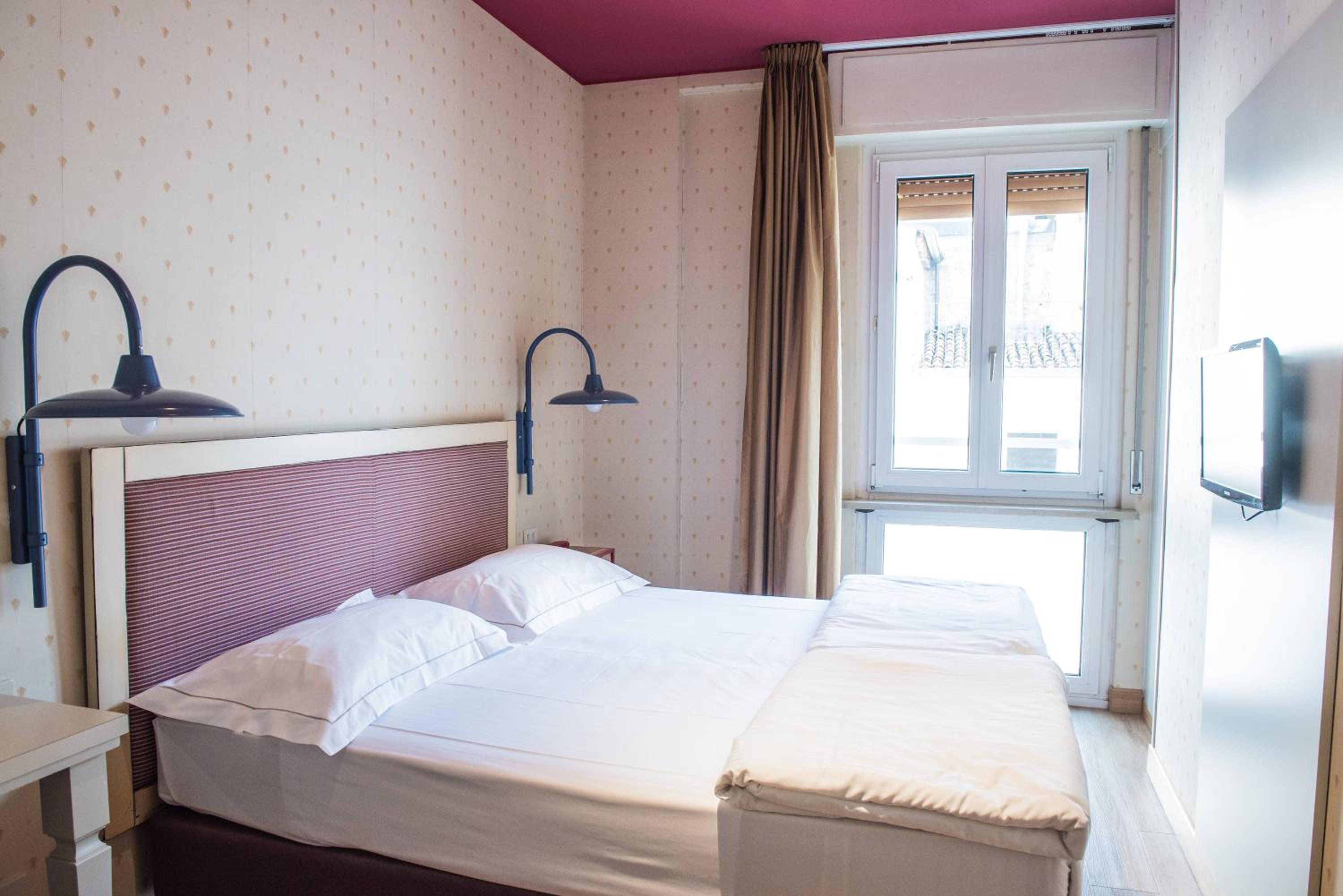 Double or Twin Room - Photo 2