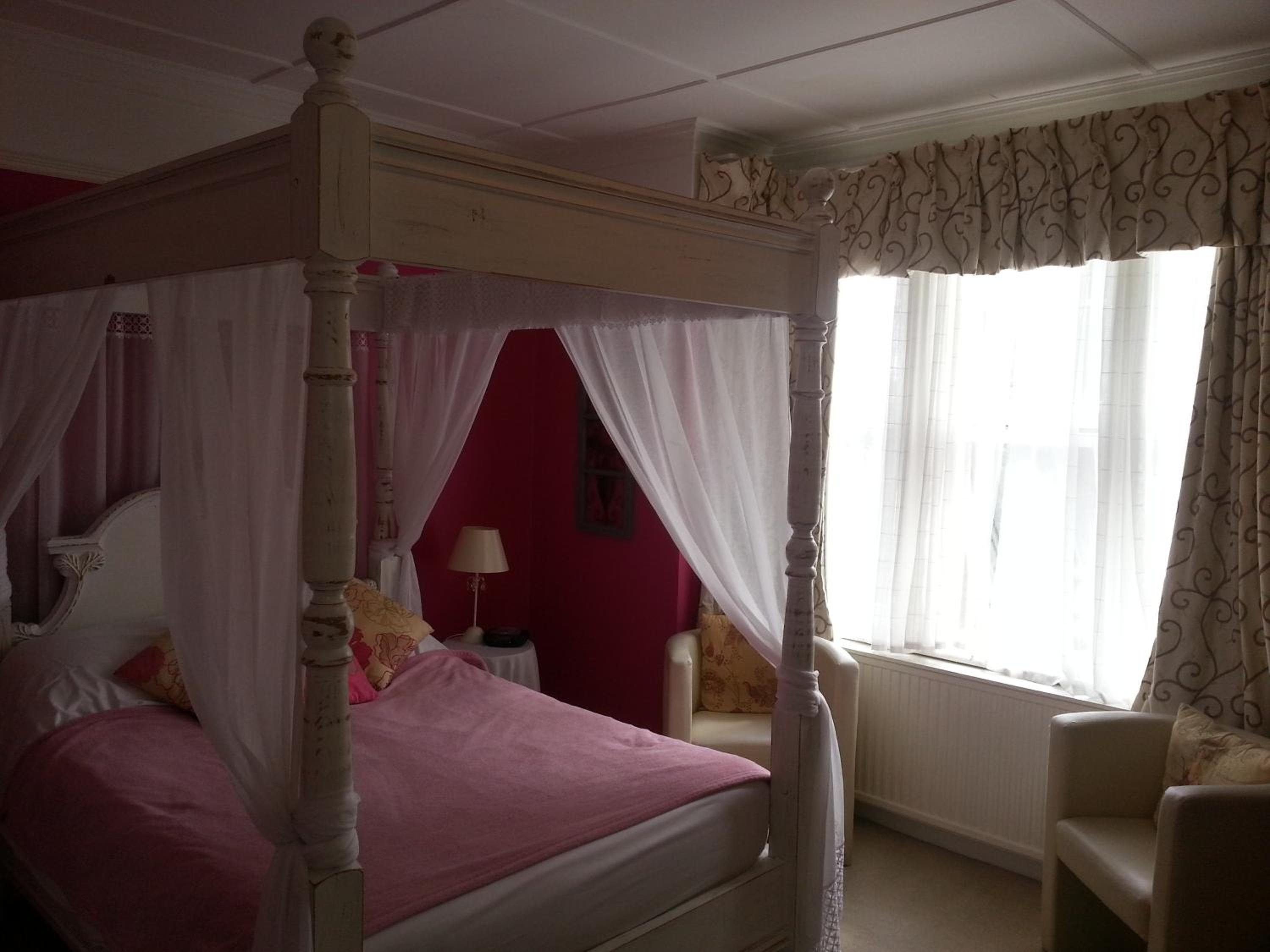 Double Room with Four Poster Bed photo 2