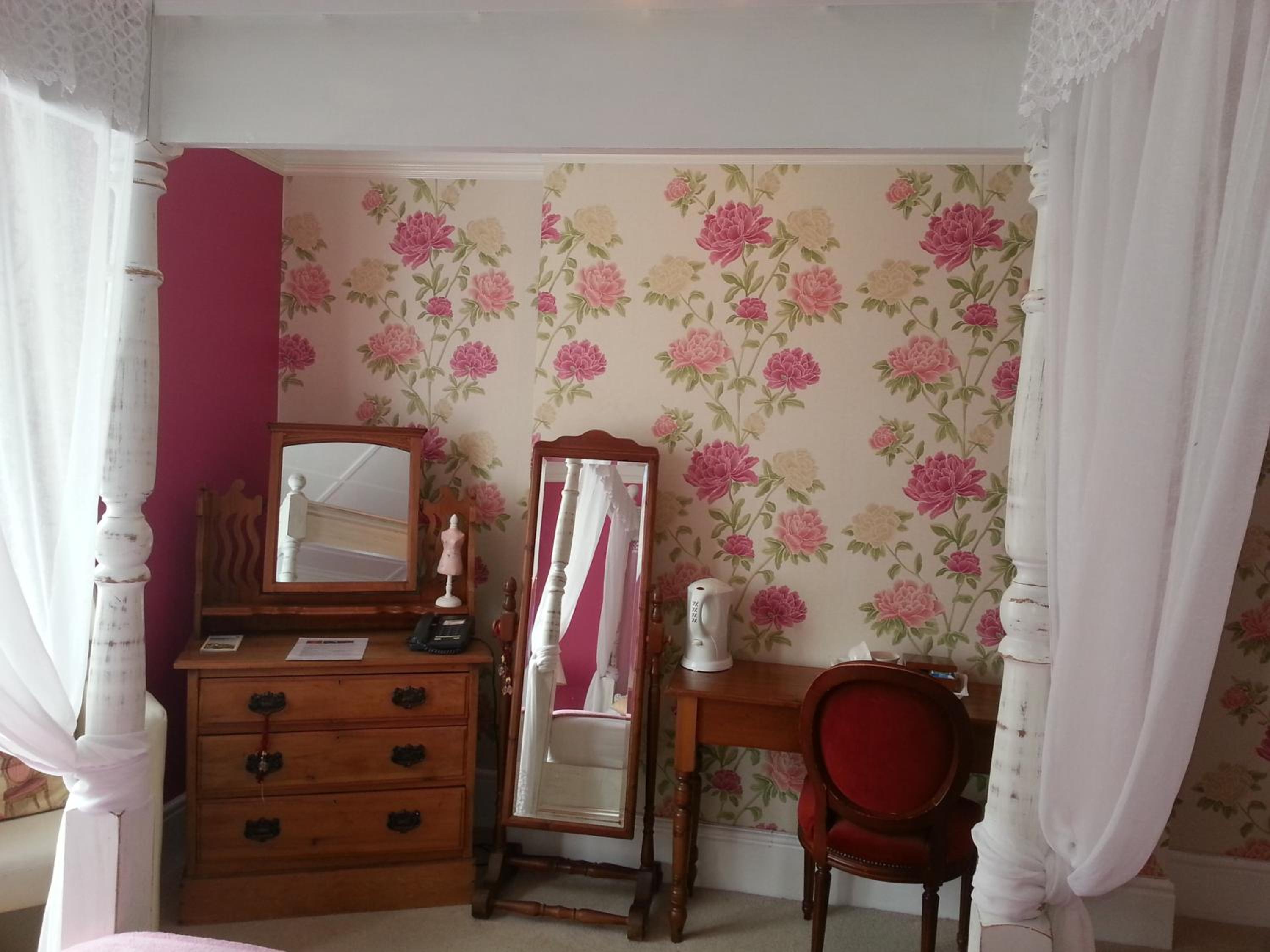 Double Room with Four Poster Bed photo 3