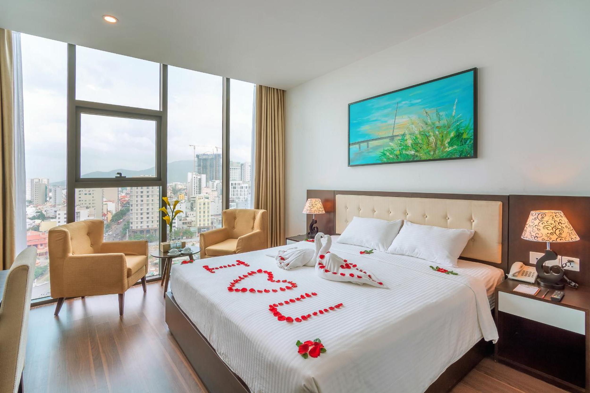 Deluxe Double Room with Partial Sea View photo 2