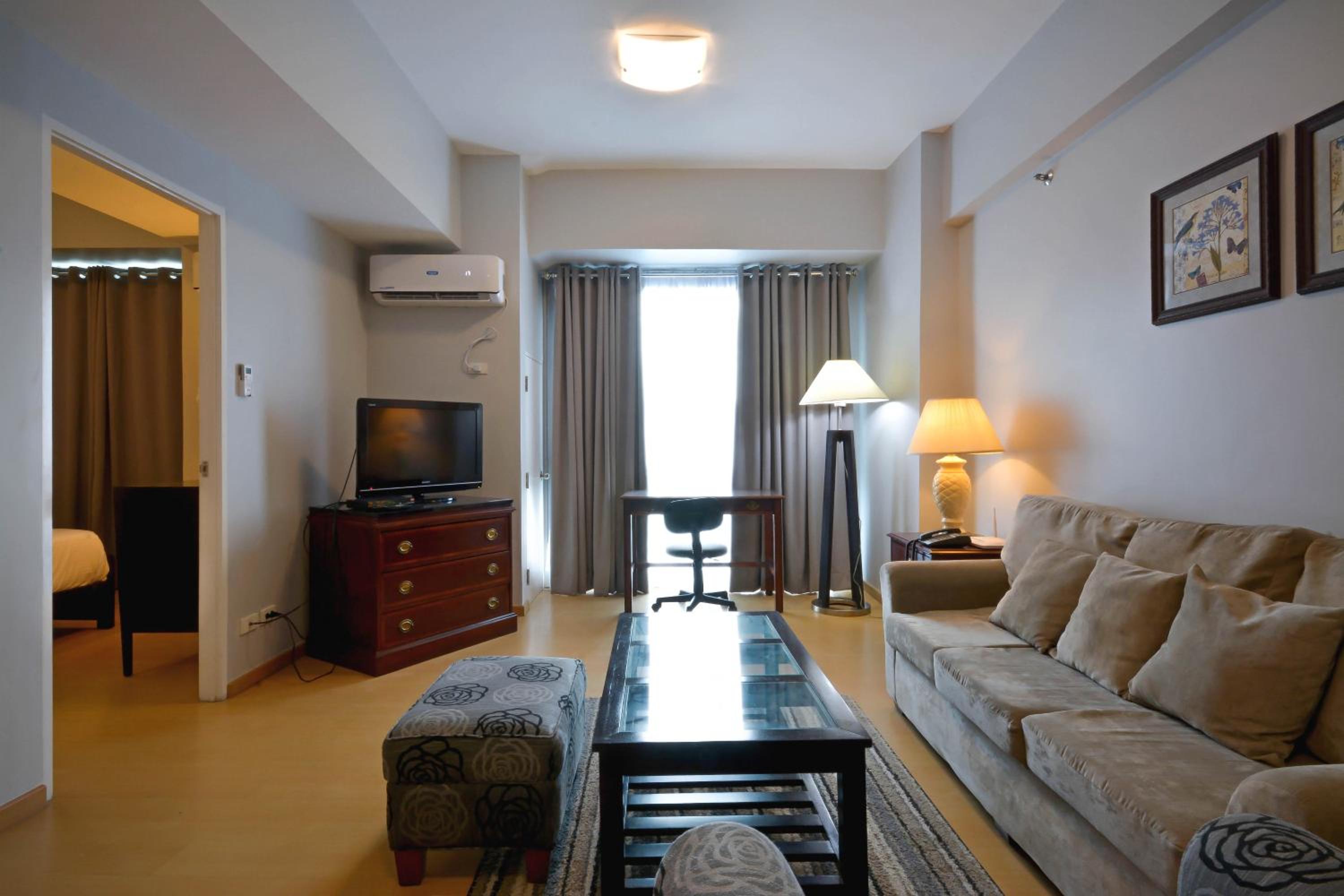 One-Bedroom Apartment - Photo 2