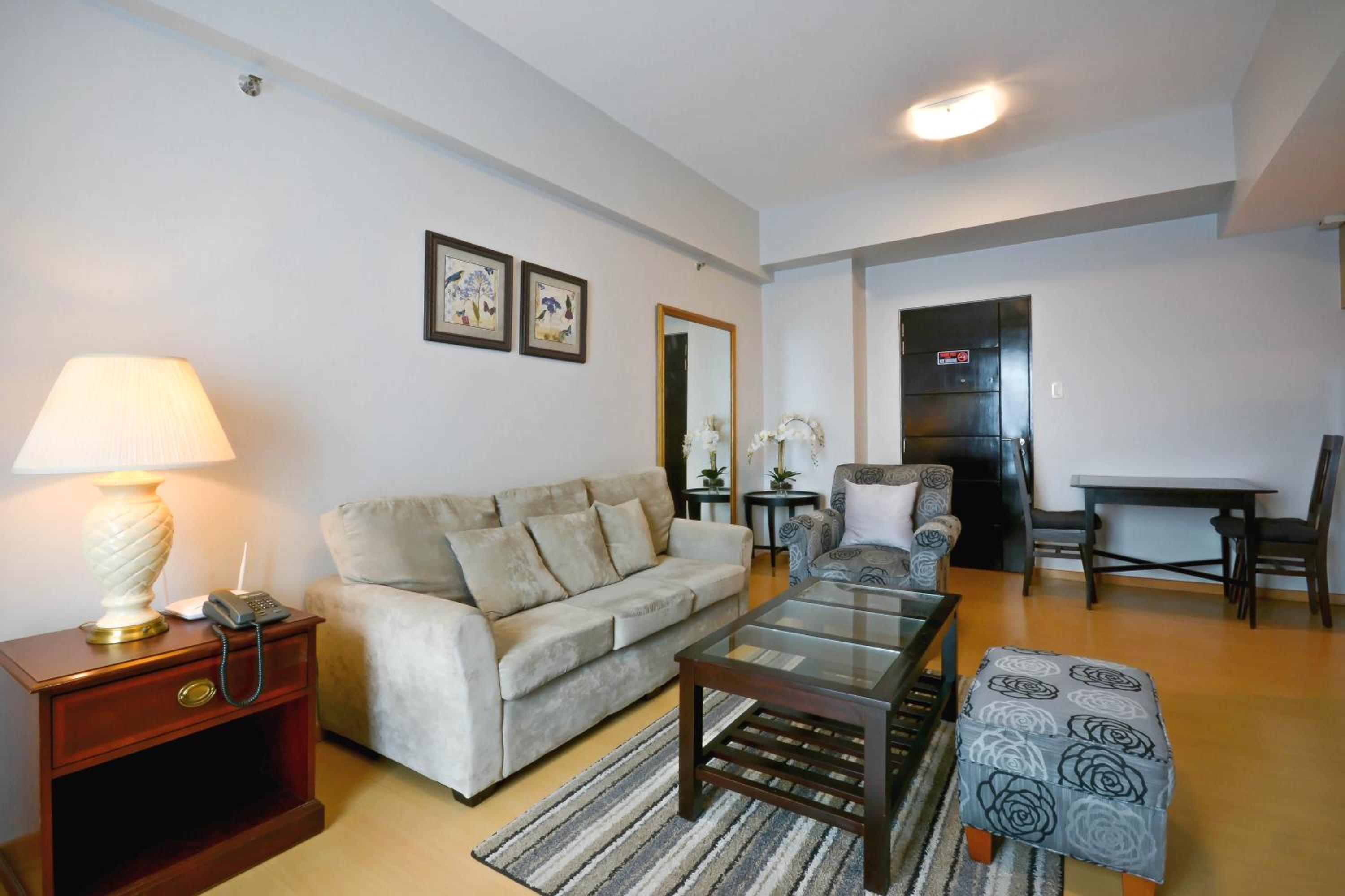 One-Bedroom Apartment - Photo 6