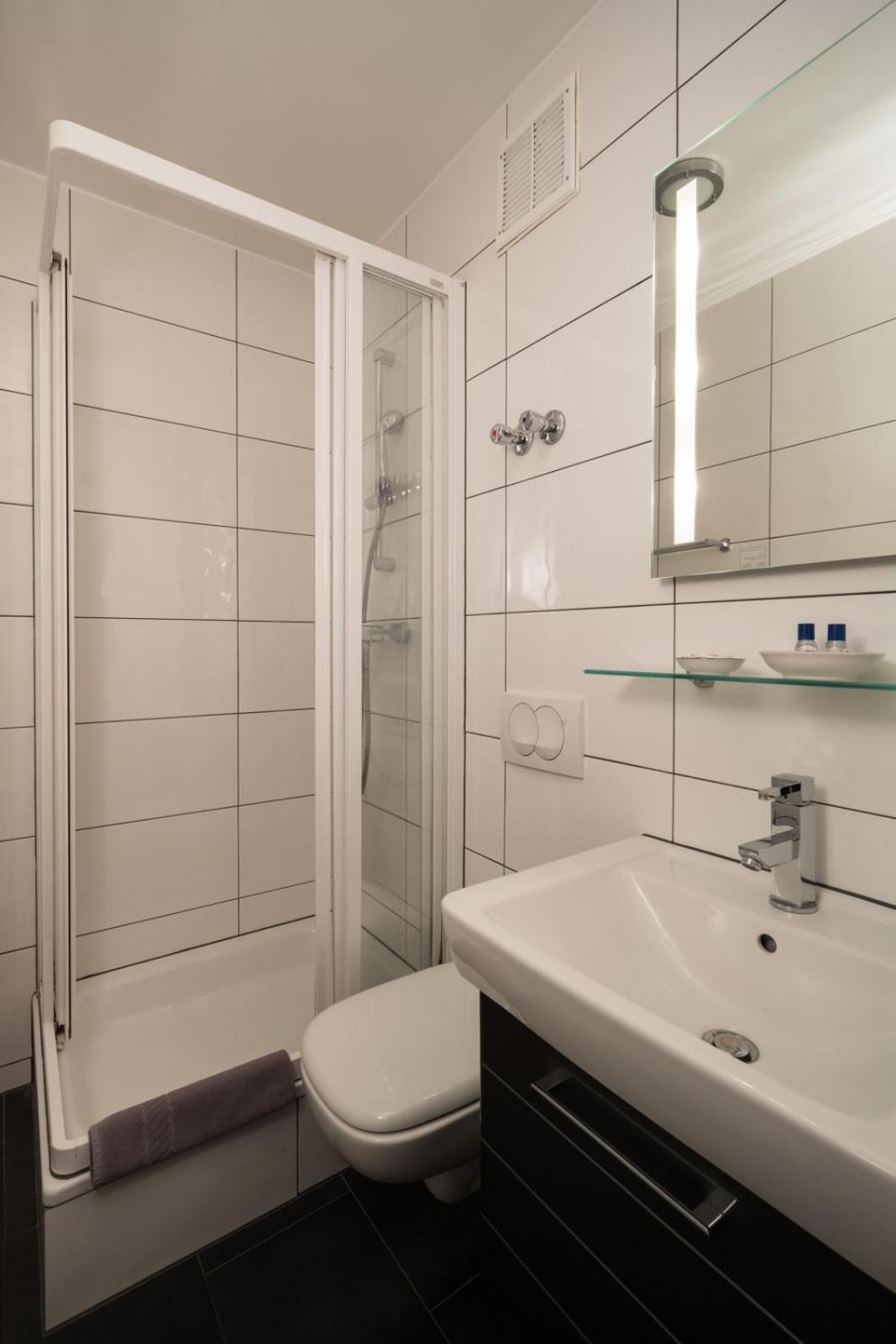 Double Room - Photo 5
