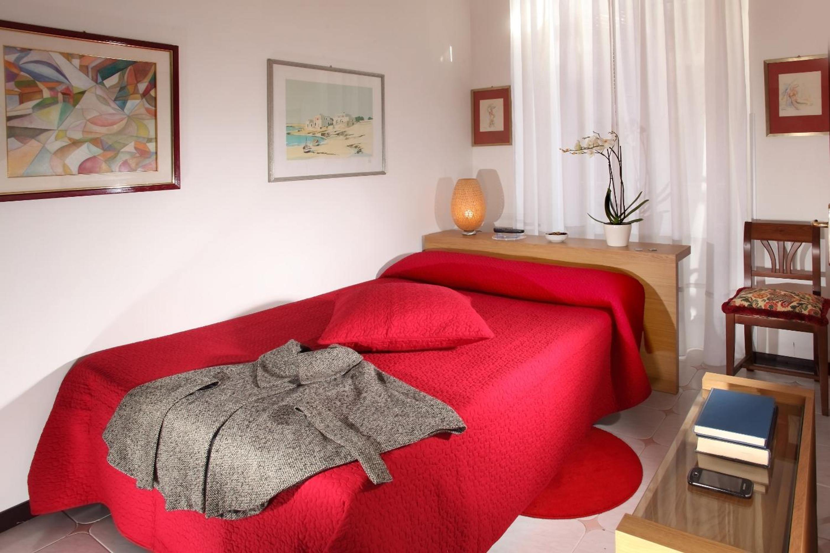 Single Room photo 3