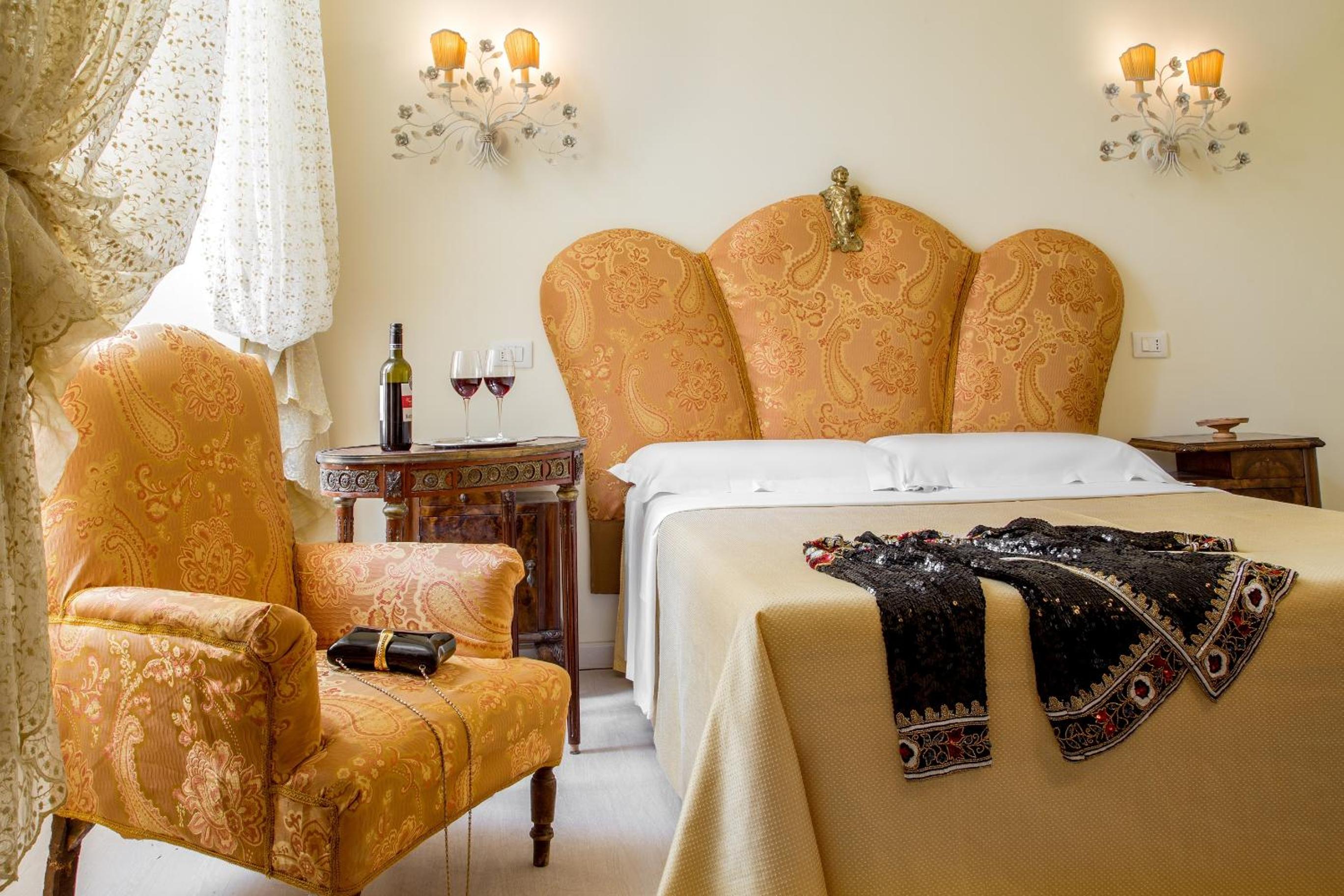 Deluxe Double Room with Shower photo 3