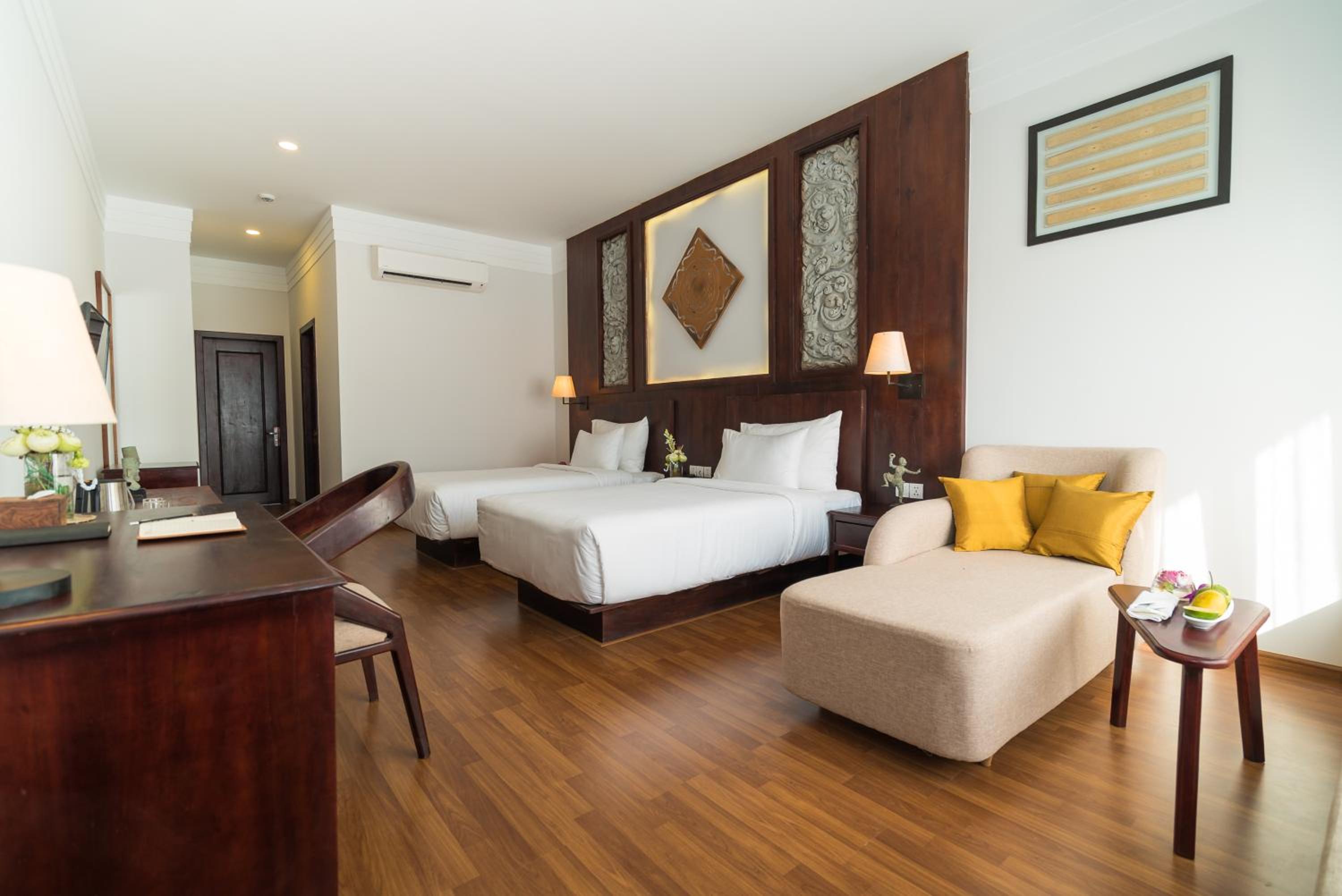 Deluxe Twin Room with Balcony photo 2