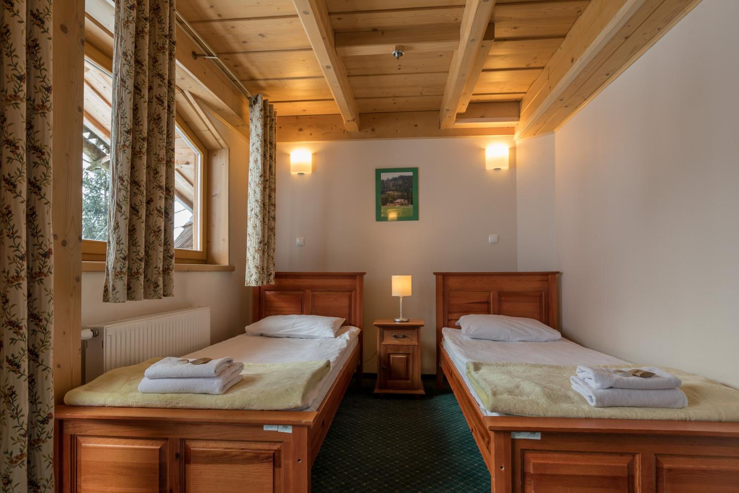 Twin Room - Photo 11