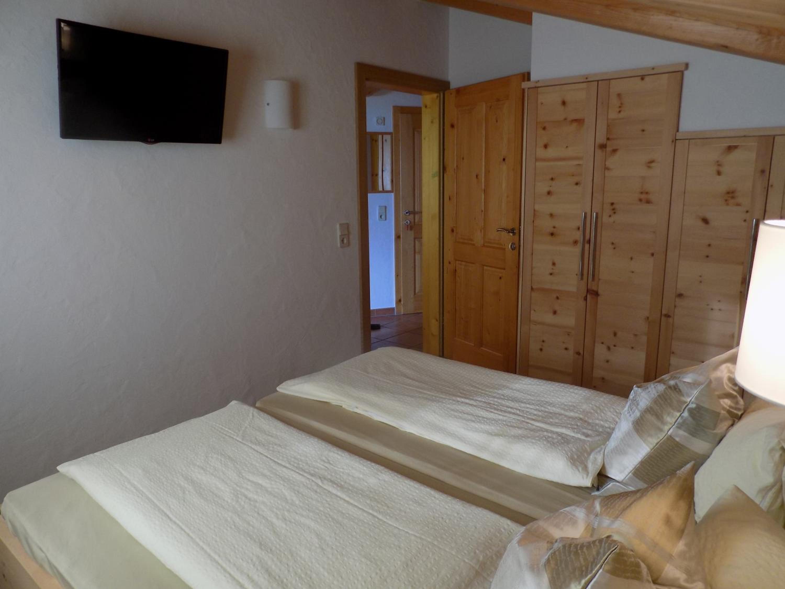 Classic Two-Bedroom Apartment with Balcony photo 3