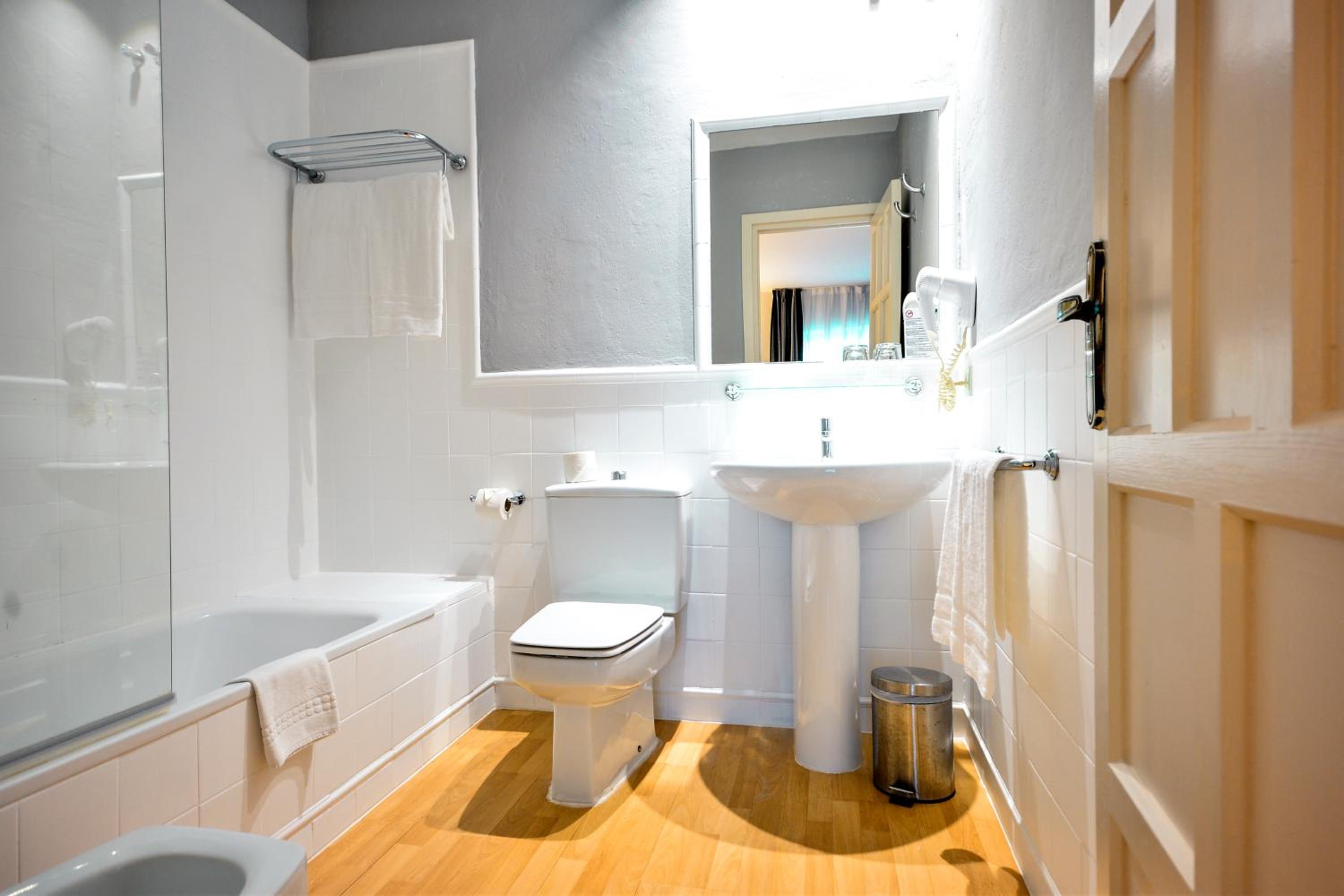 Superior Double or Twin Room - Photo 16