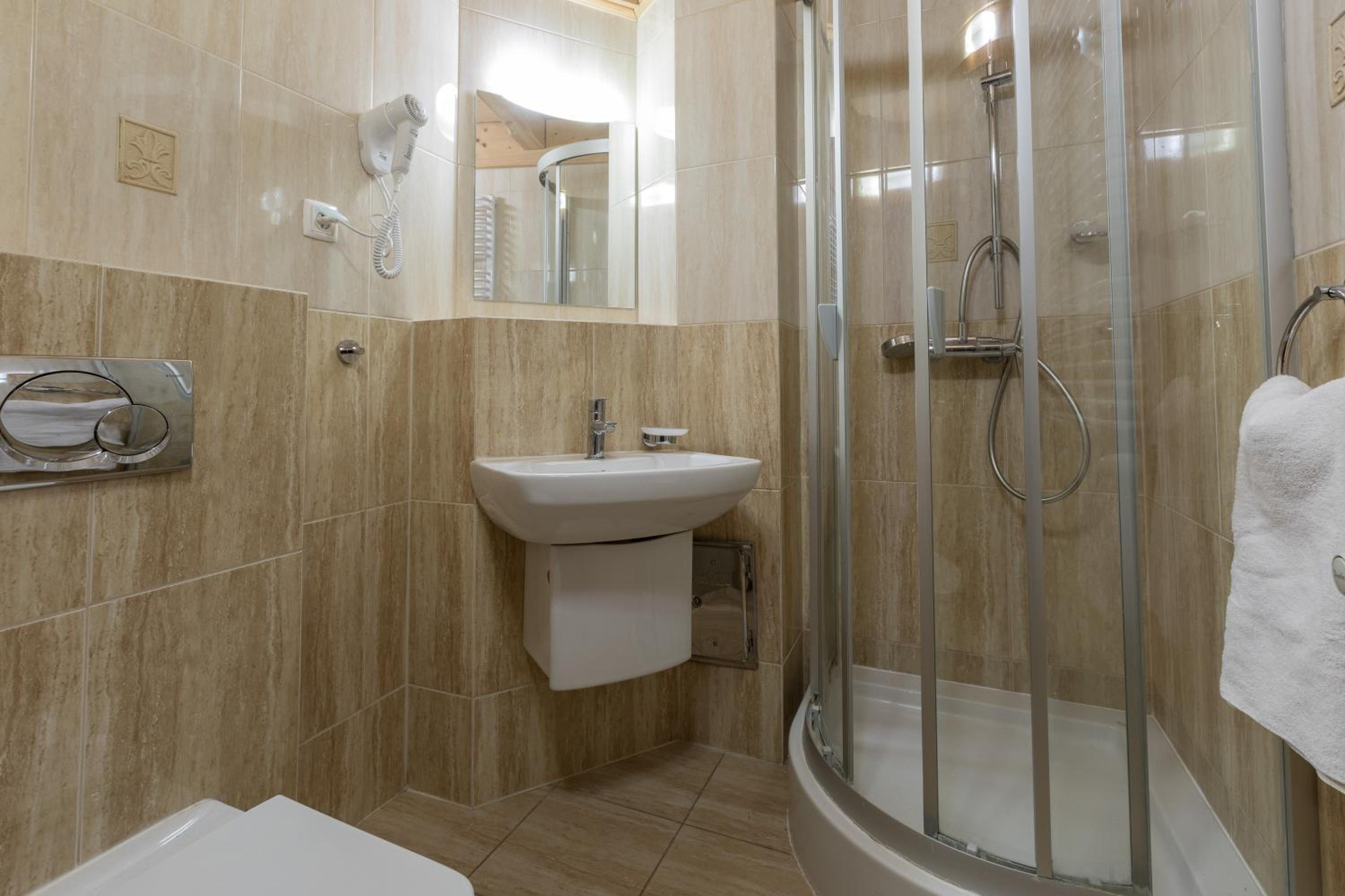 Twin Room - Photo 10