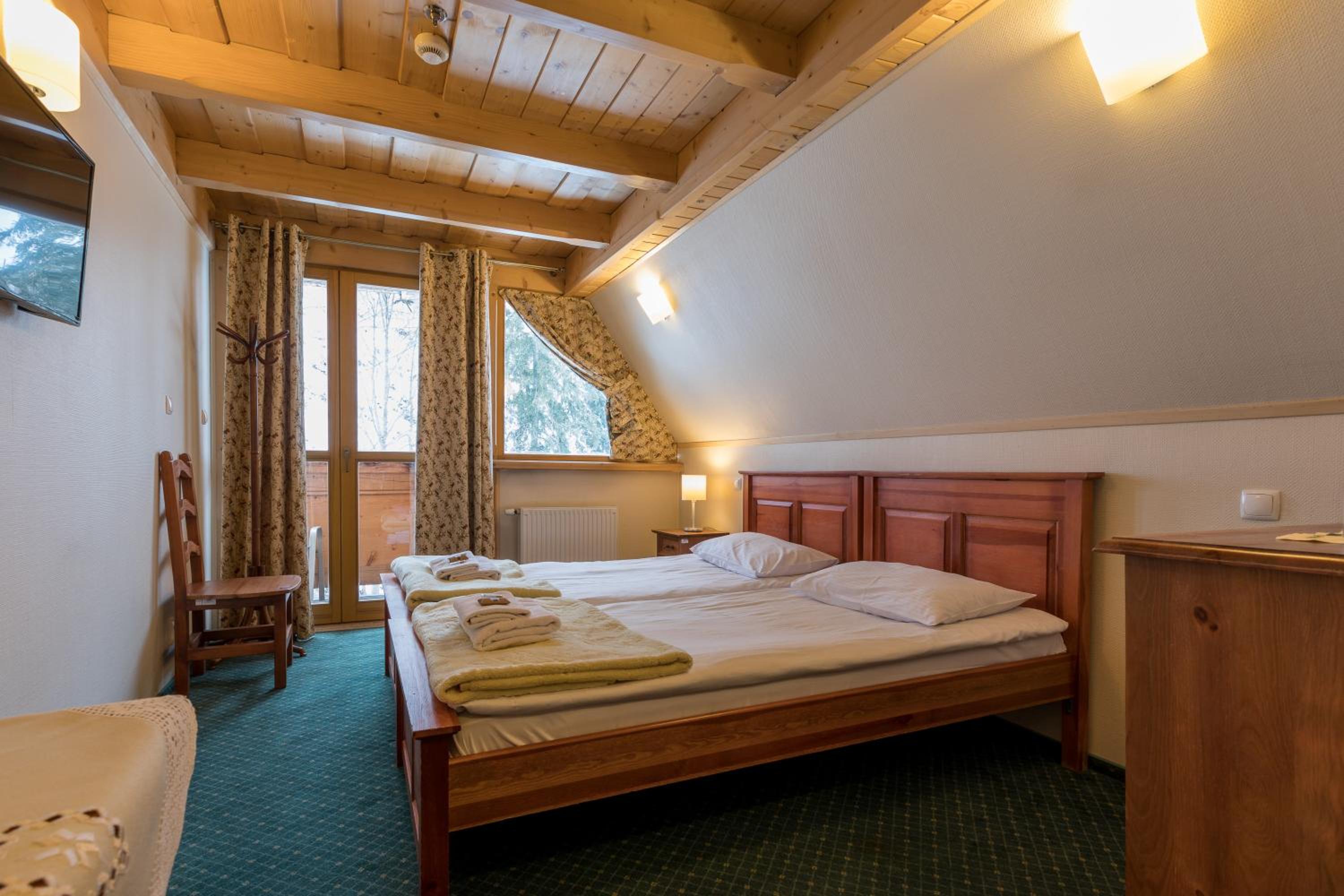 Twin Room - Photo 13