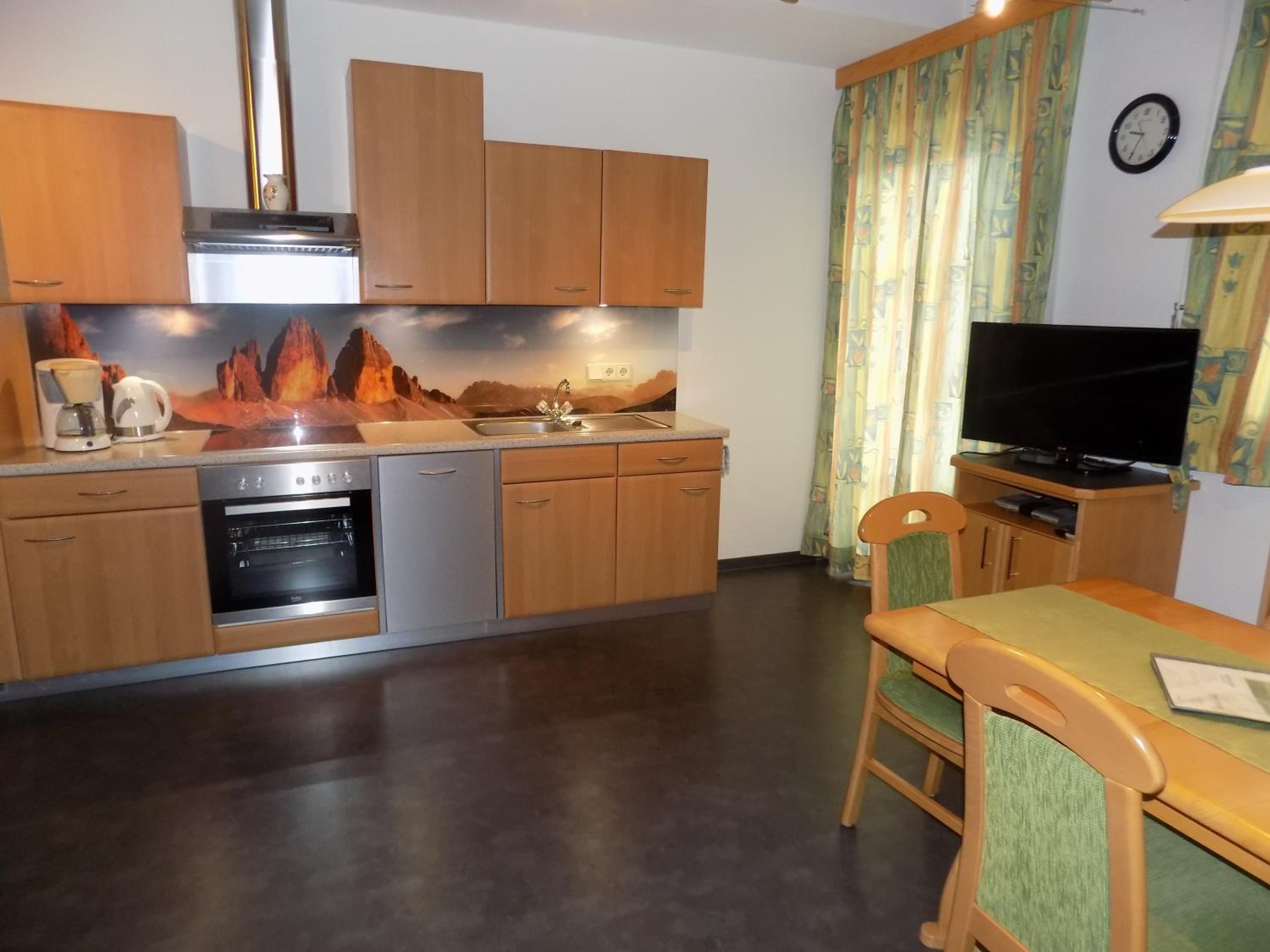 Standard Two-Bedroom Apartment with Balcony photo 3