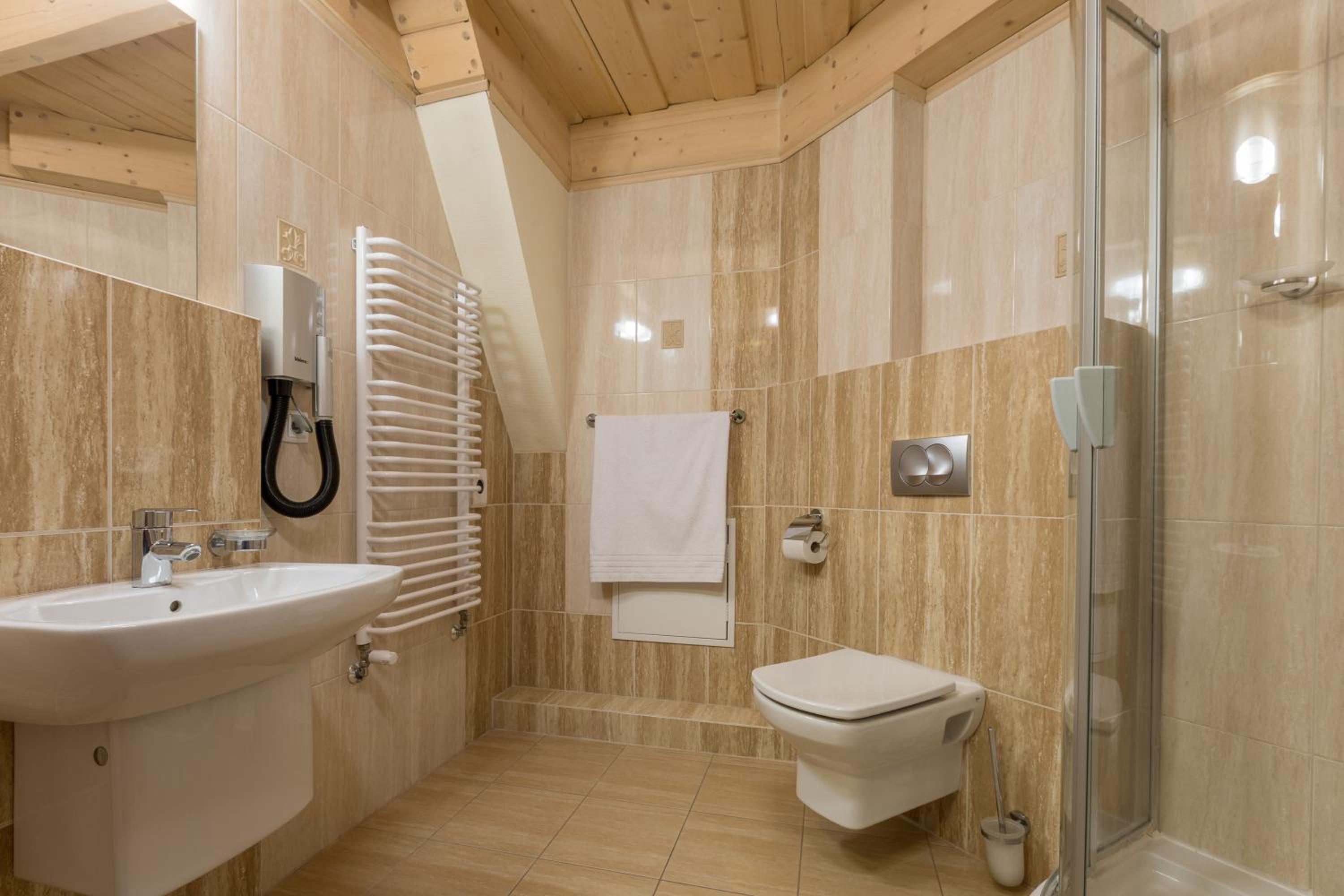 One-Bedroom Apartment (2 Adults + 2 Children) - Photo 2