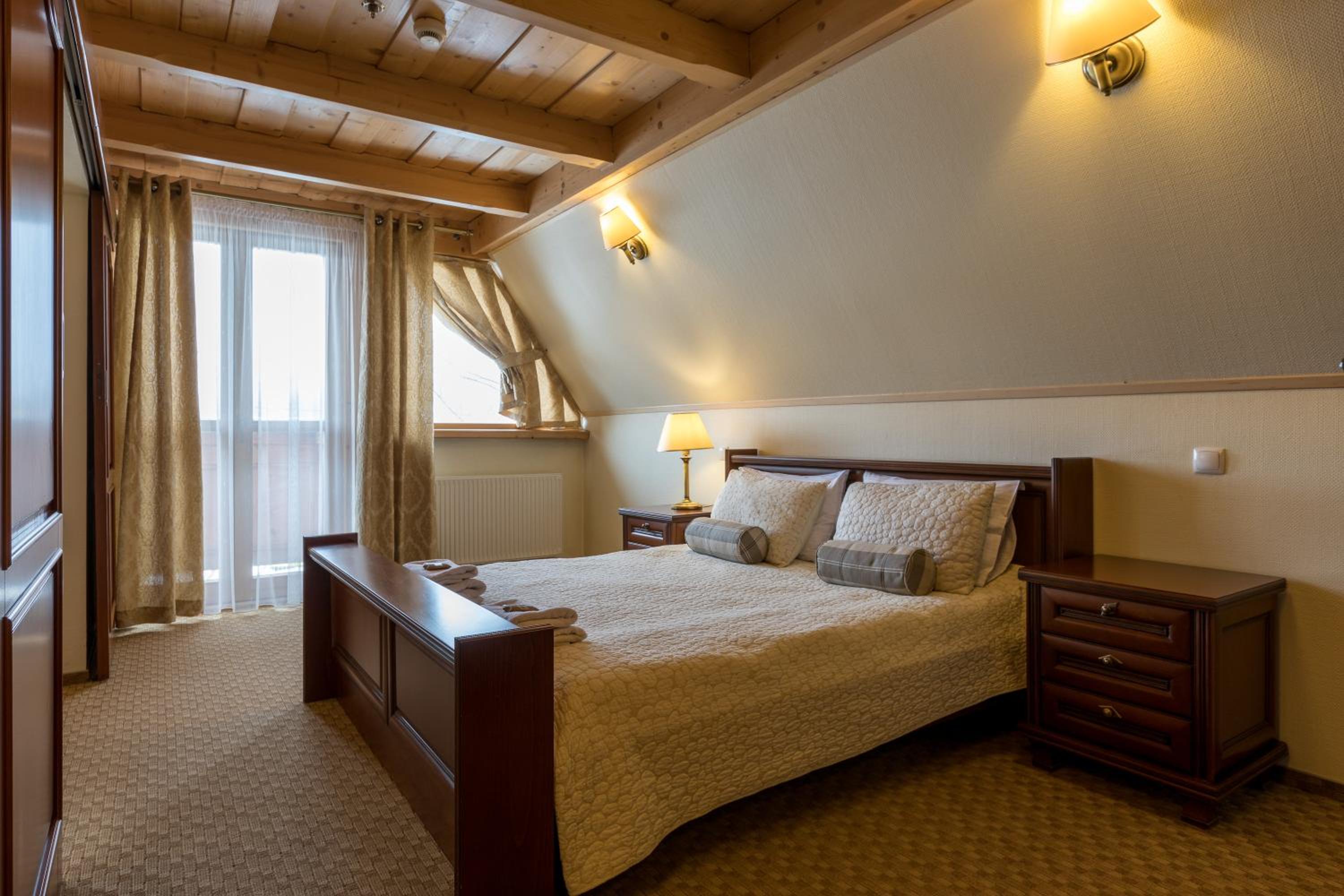 One-Bedroom Apartment (2 Adults + 2 Children) - Photo 4