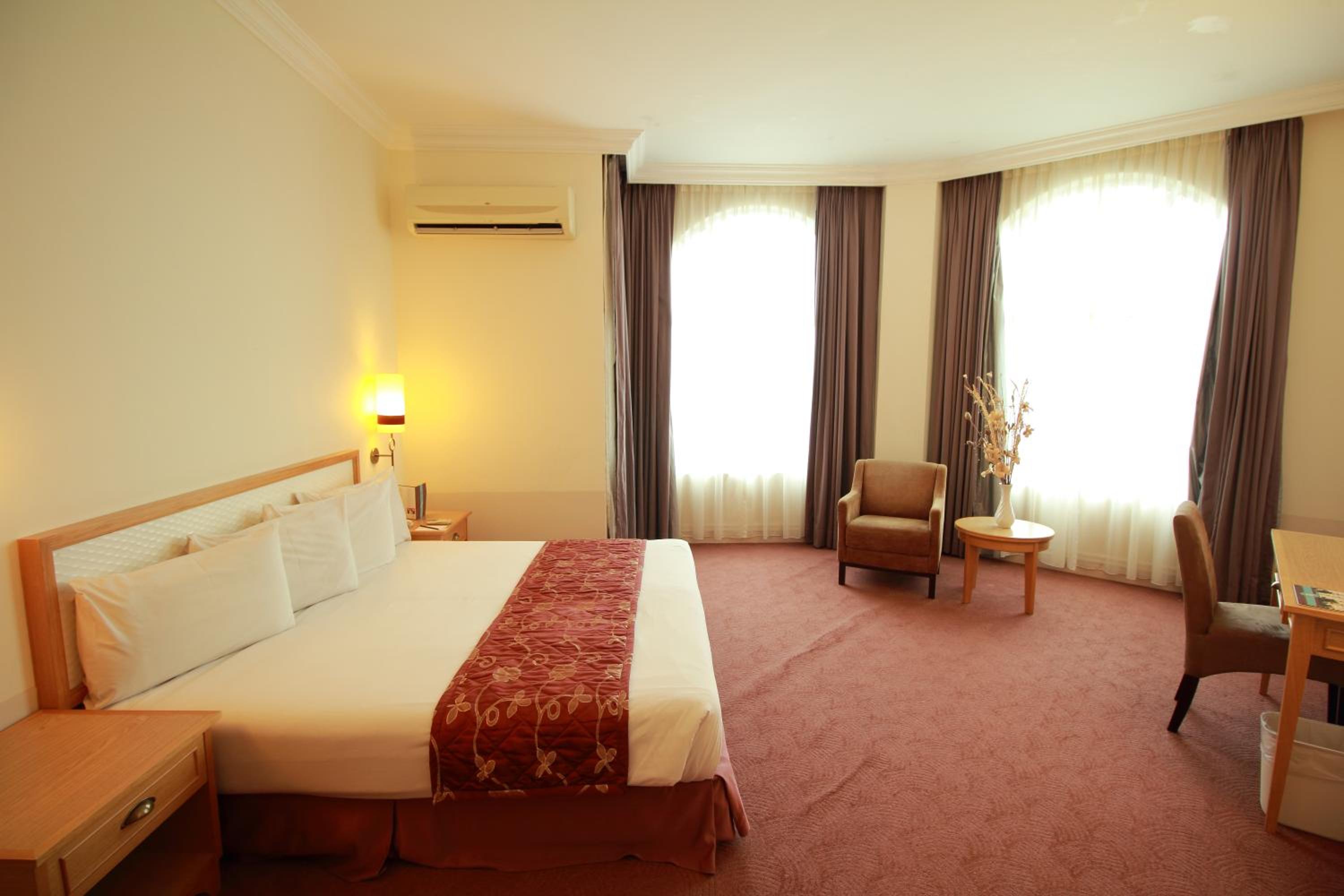 Executive Suite photo 2