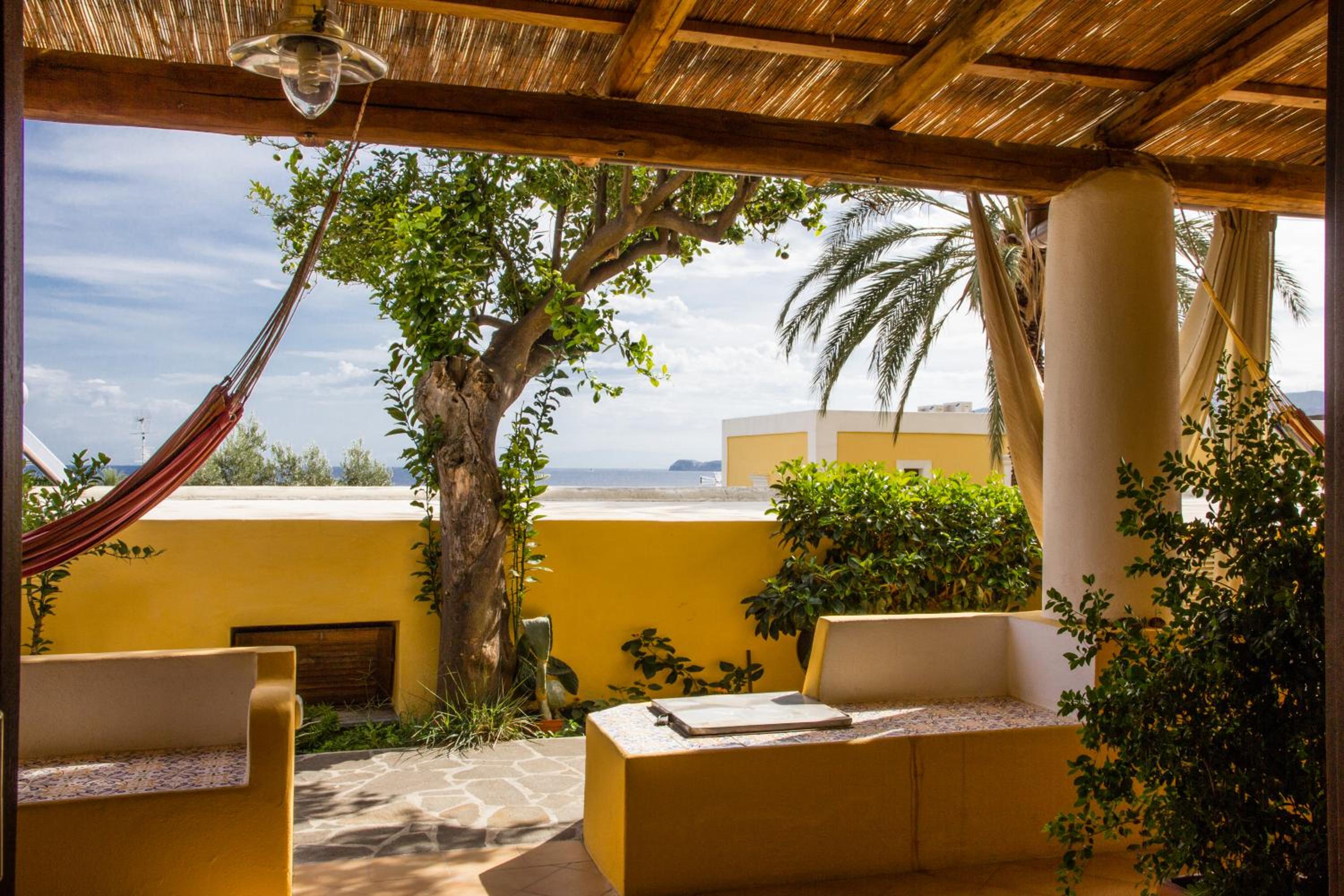 Triple Room with Partial Sea View photo 2
