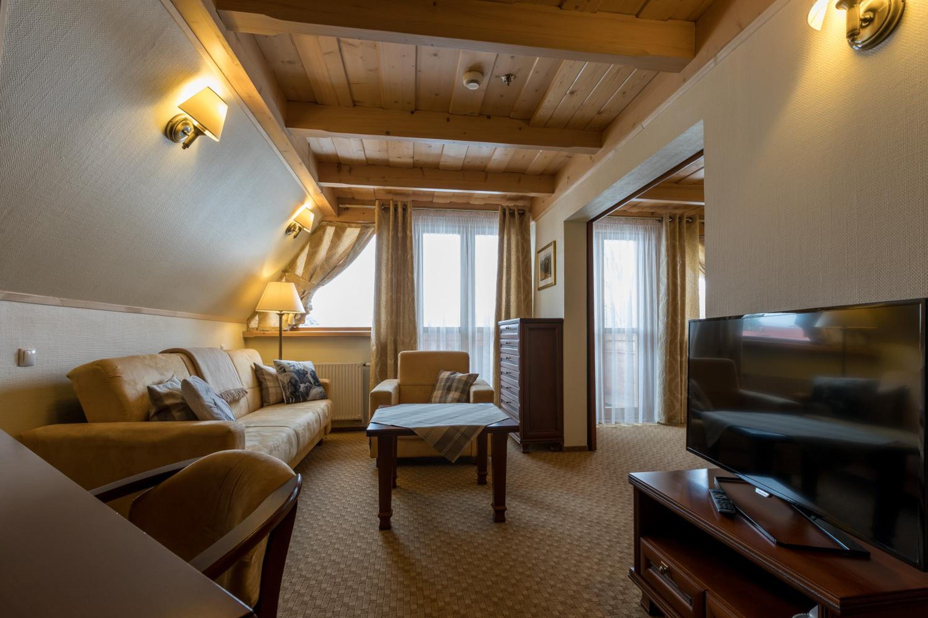 One-Bedroom Apartment (2 Adults + 2 Children) - Photo 6