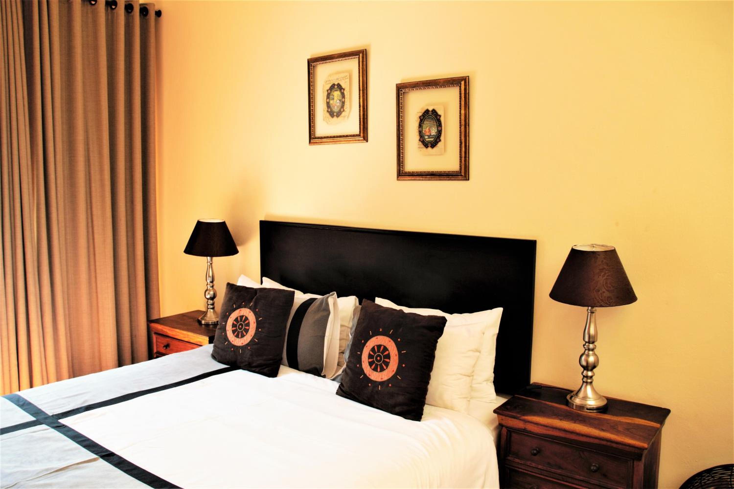 Standard Queen Room - Photo 1