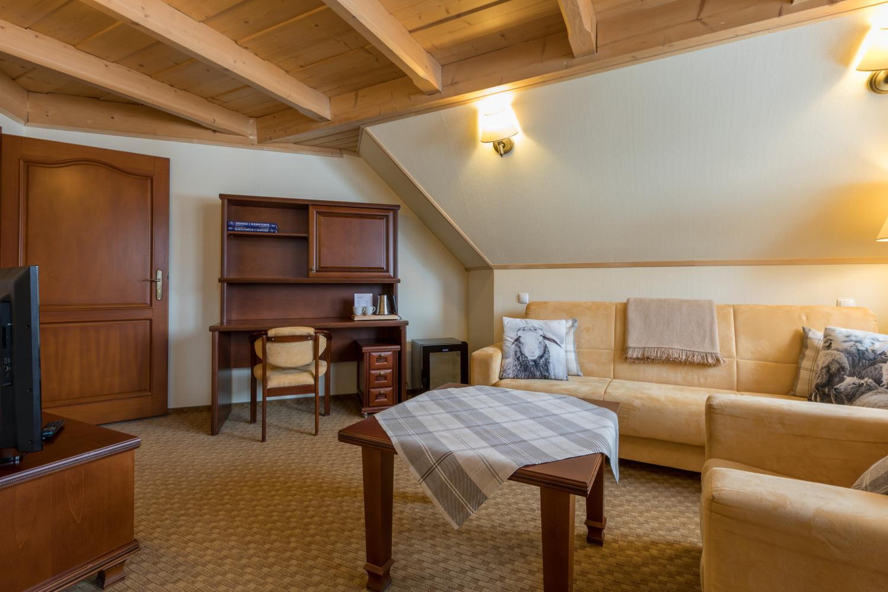 One-Bedroom Apartment (2 Adults + 2 Children) - Photo 14