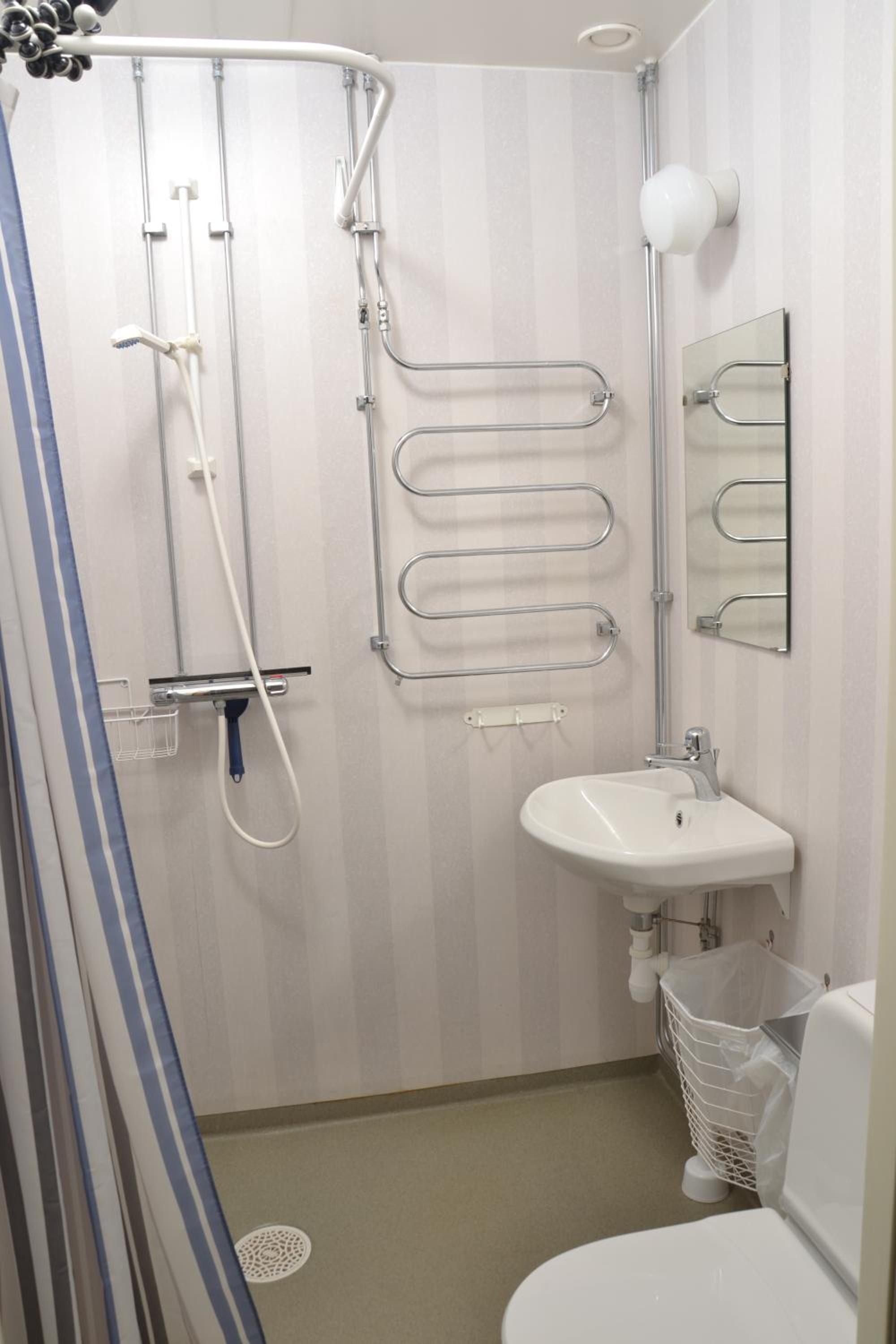 Deluxe Double Room with Shower - Photo 9