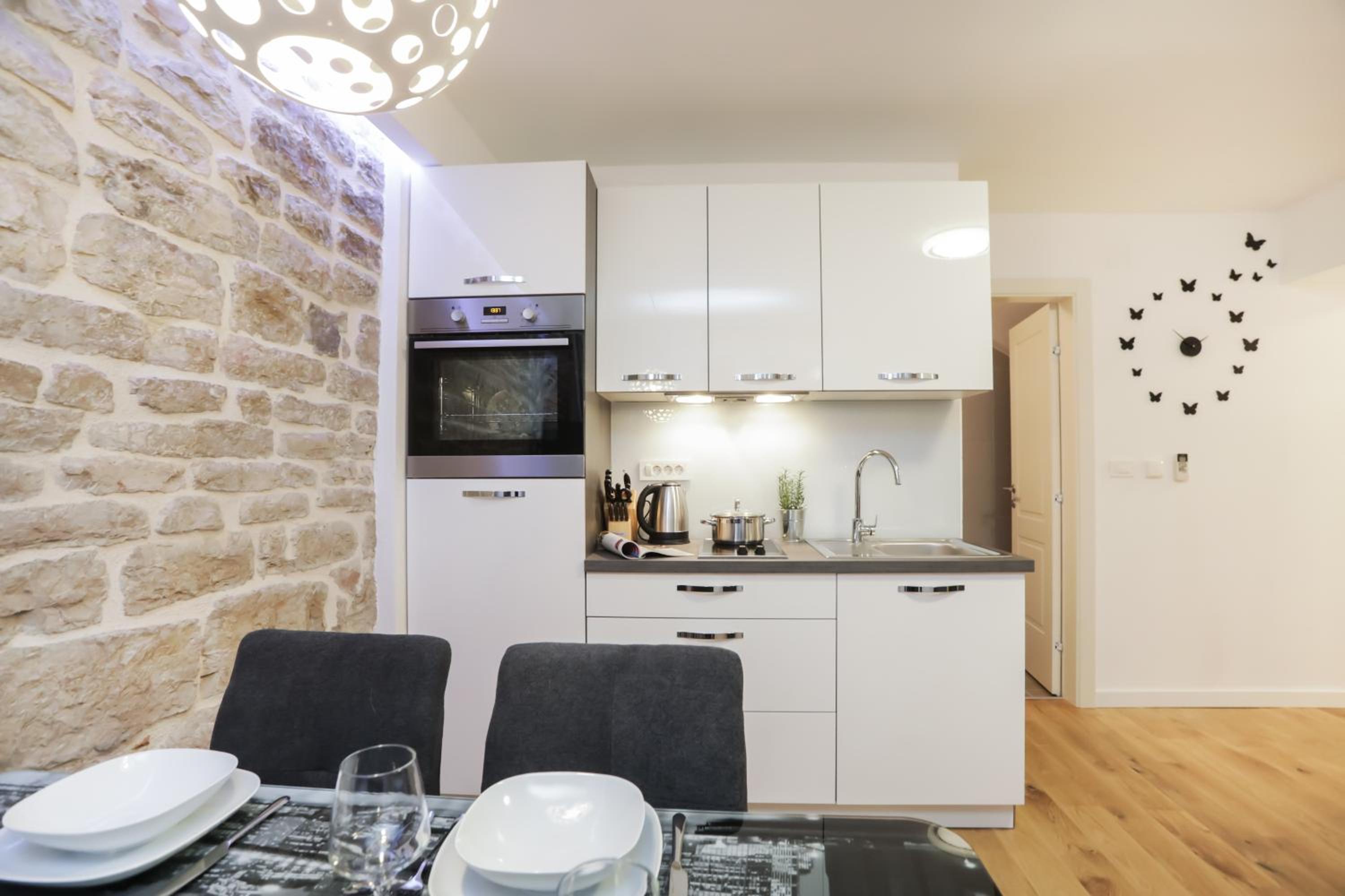 One-Bedroom Apartment with Courtyard photo 2