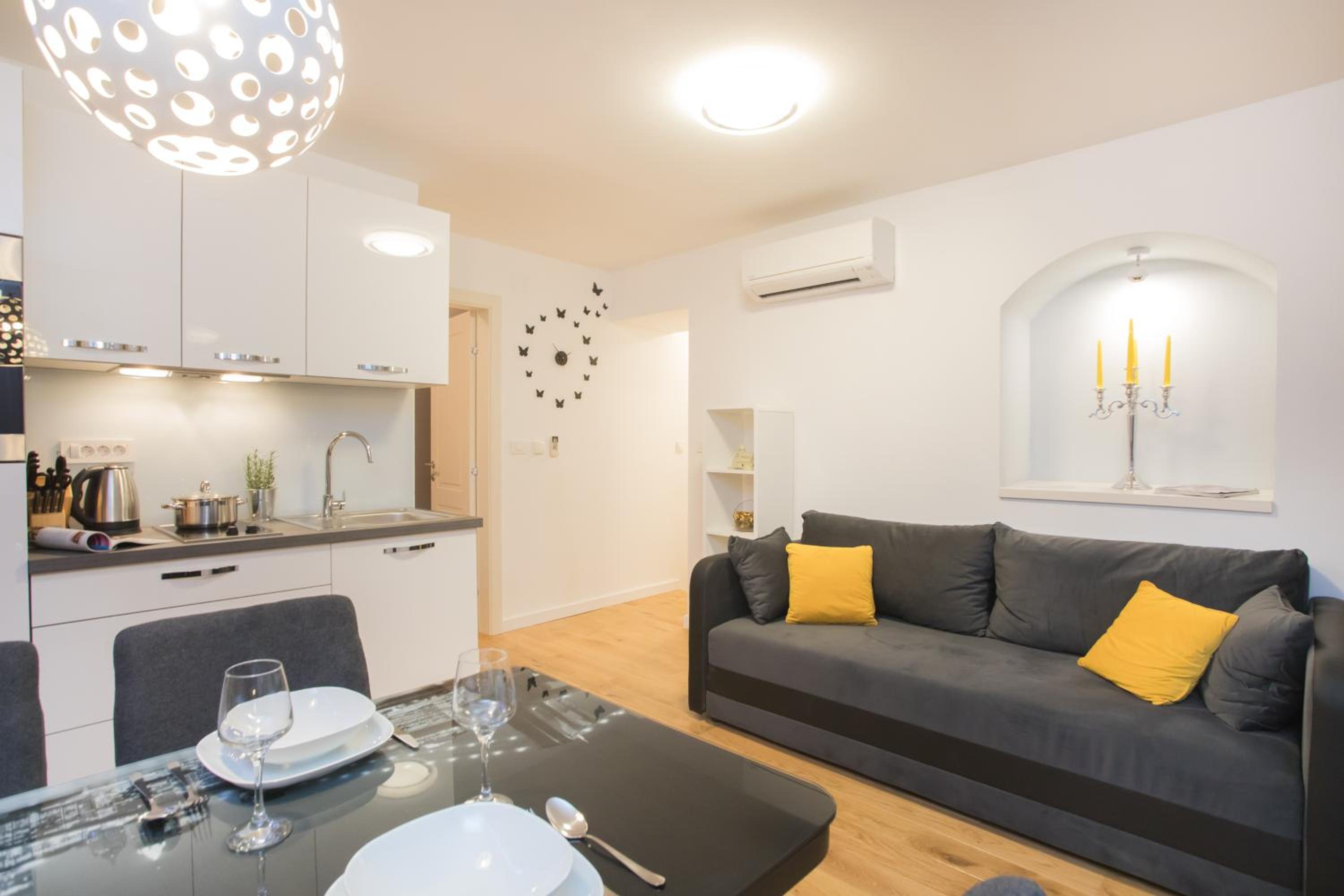 One-Bedroom Apartment with Courtyard photo 1