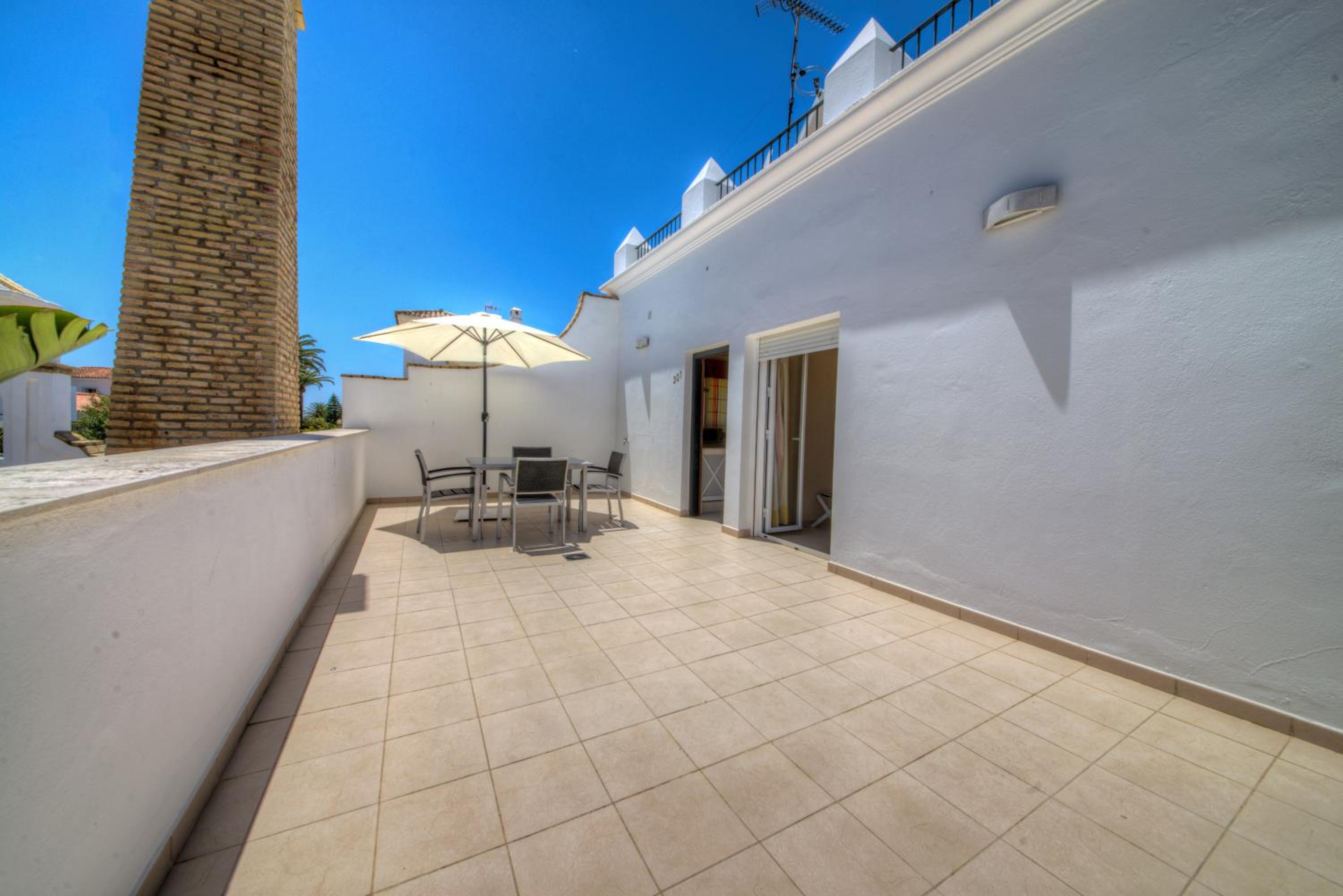 Two-Bedroom Apartment with Terrace (4 Adults) photo 3