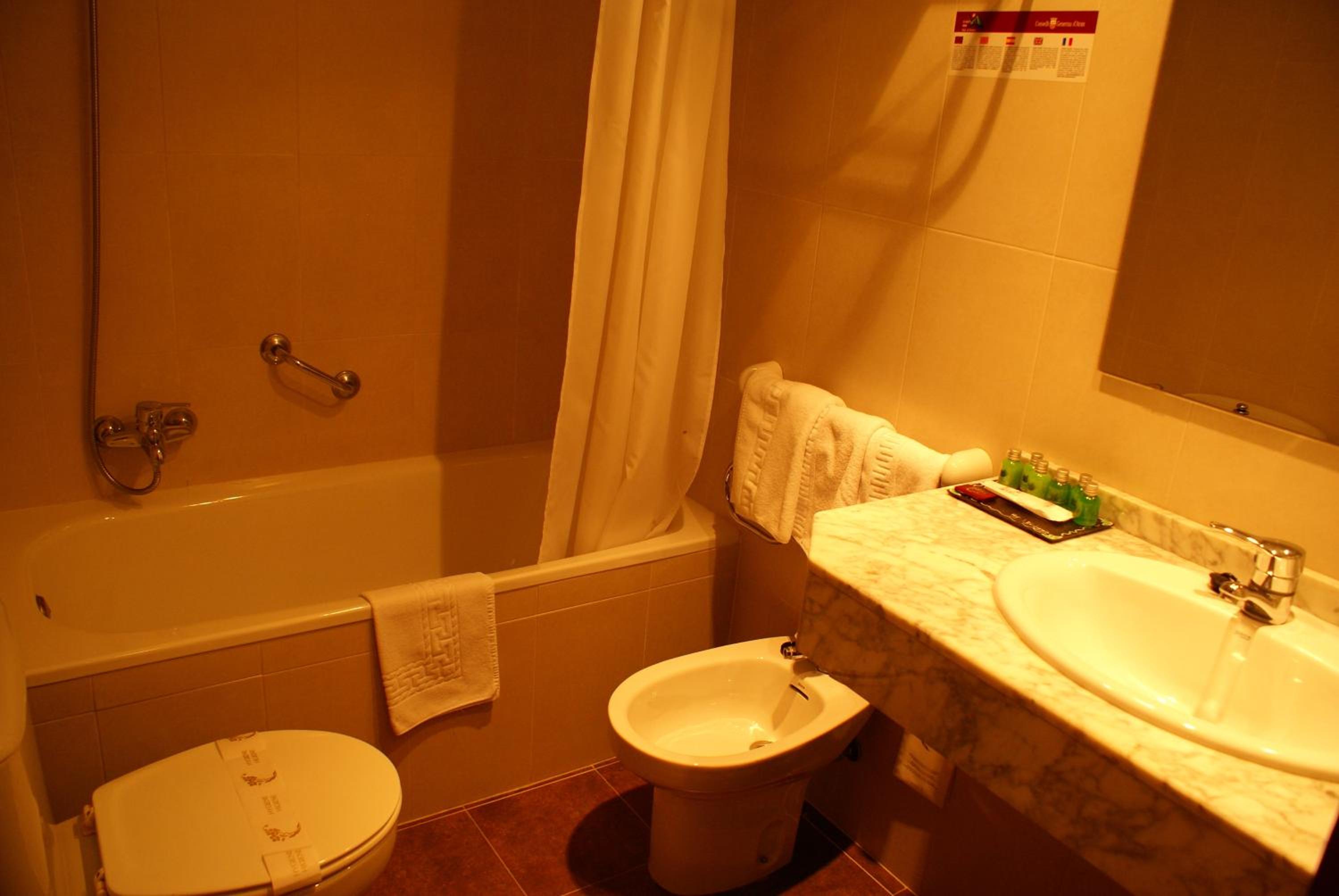 Small Double or Twin Room photo 3
