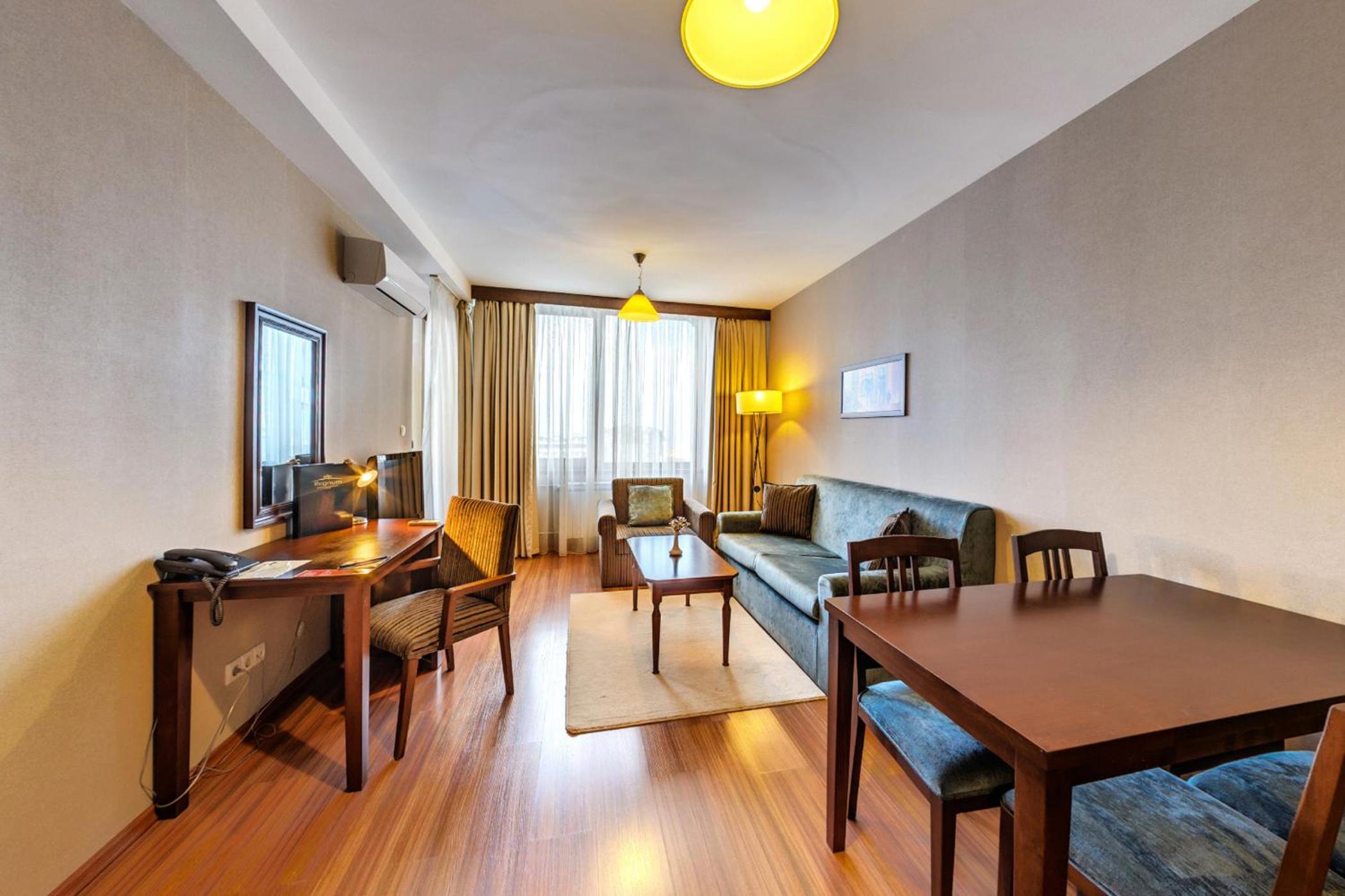 Deluxe Suite photo 2