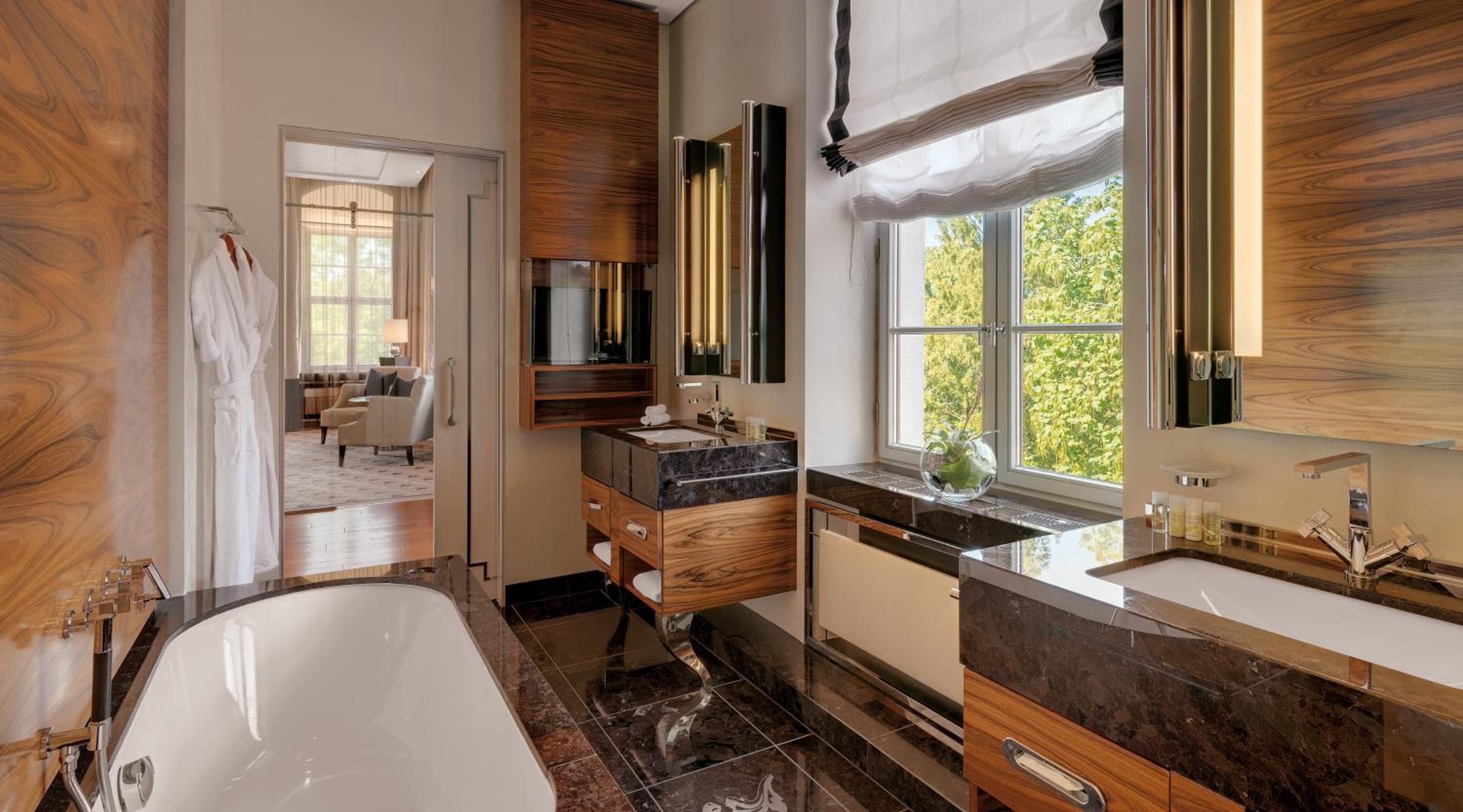  Junior Suite Deluxe, 1 Bedroom Junior Suite, 1 King photo 3
