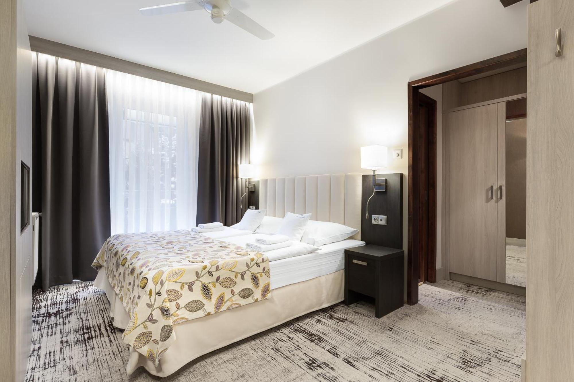 Standard Double or Twin Room - Photo 11