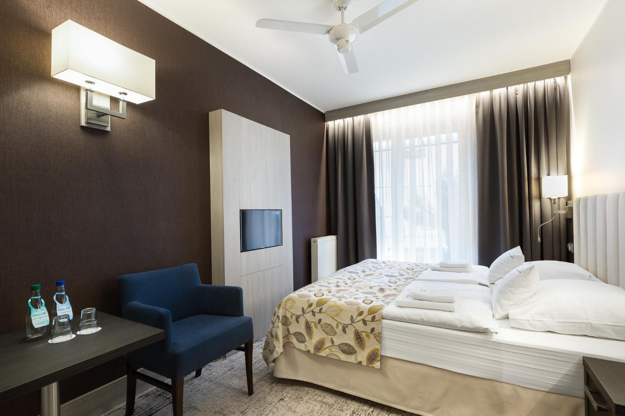 Standard Double or Twin Room - Photo 2