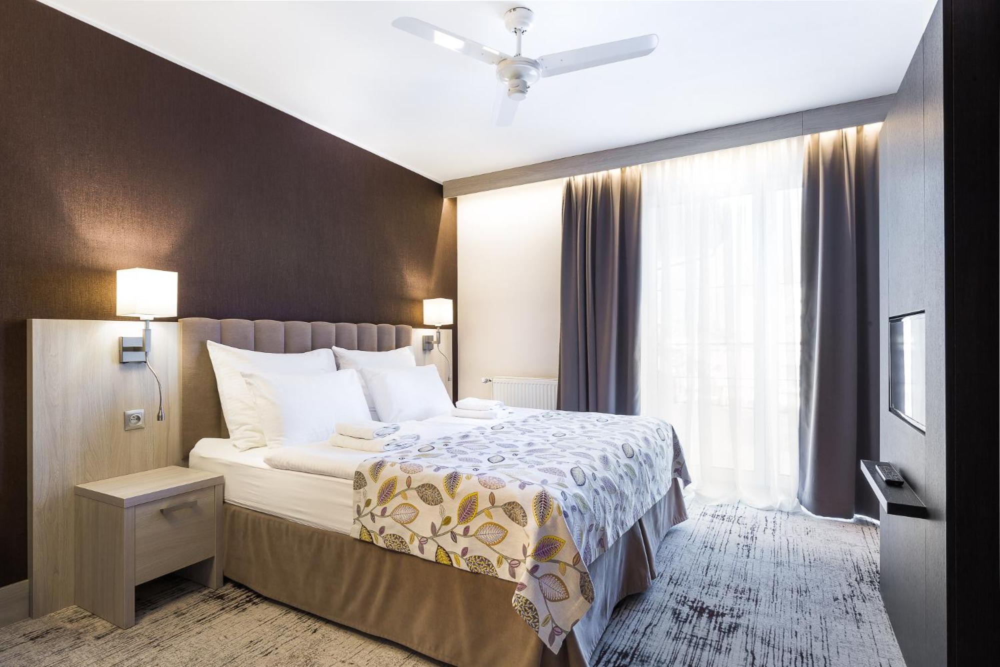 Standard Double or Twin Room - Photo 10