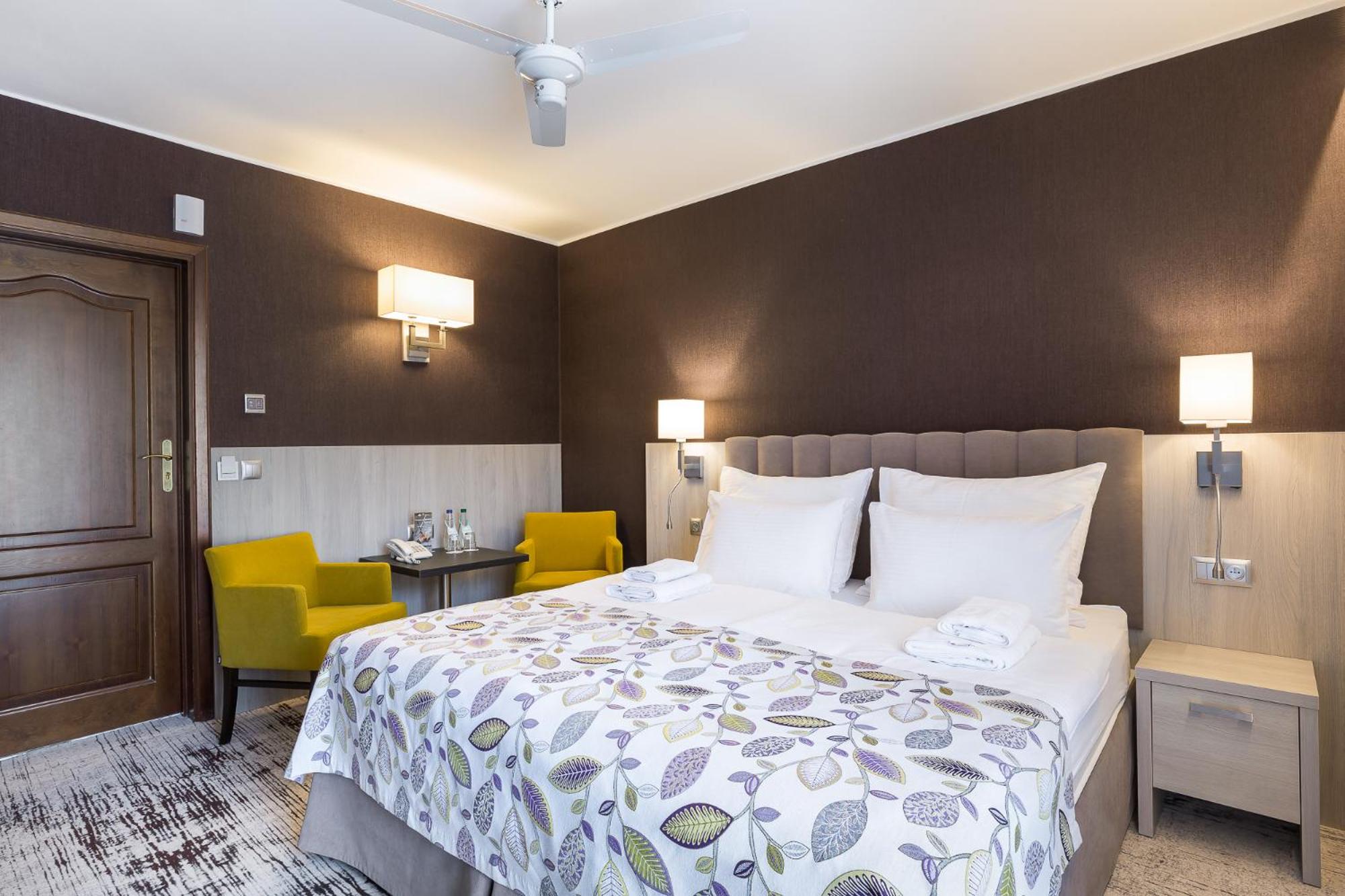 Standard Double or Twin Room - Photo 3